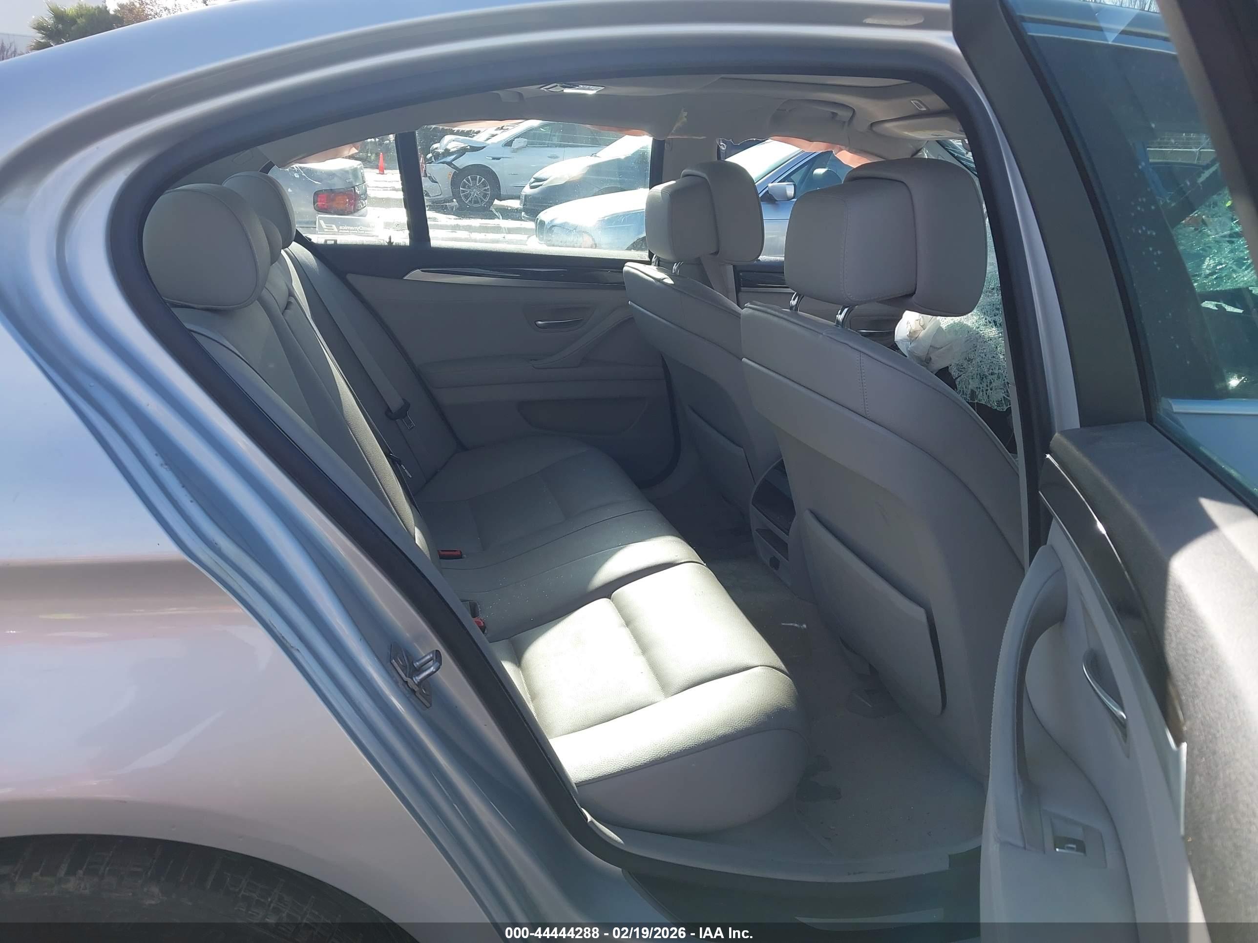 BMW 528I image 8