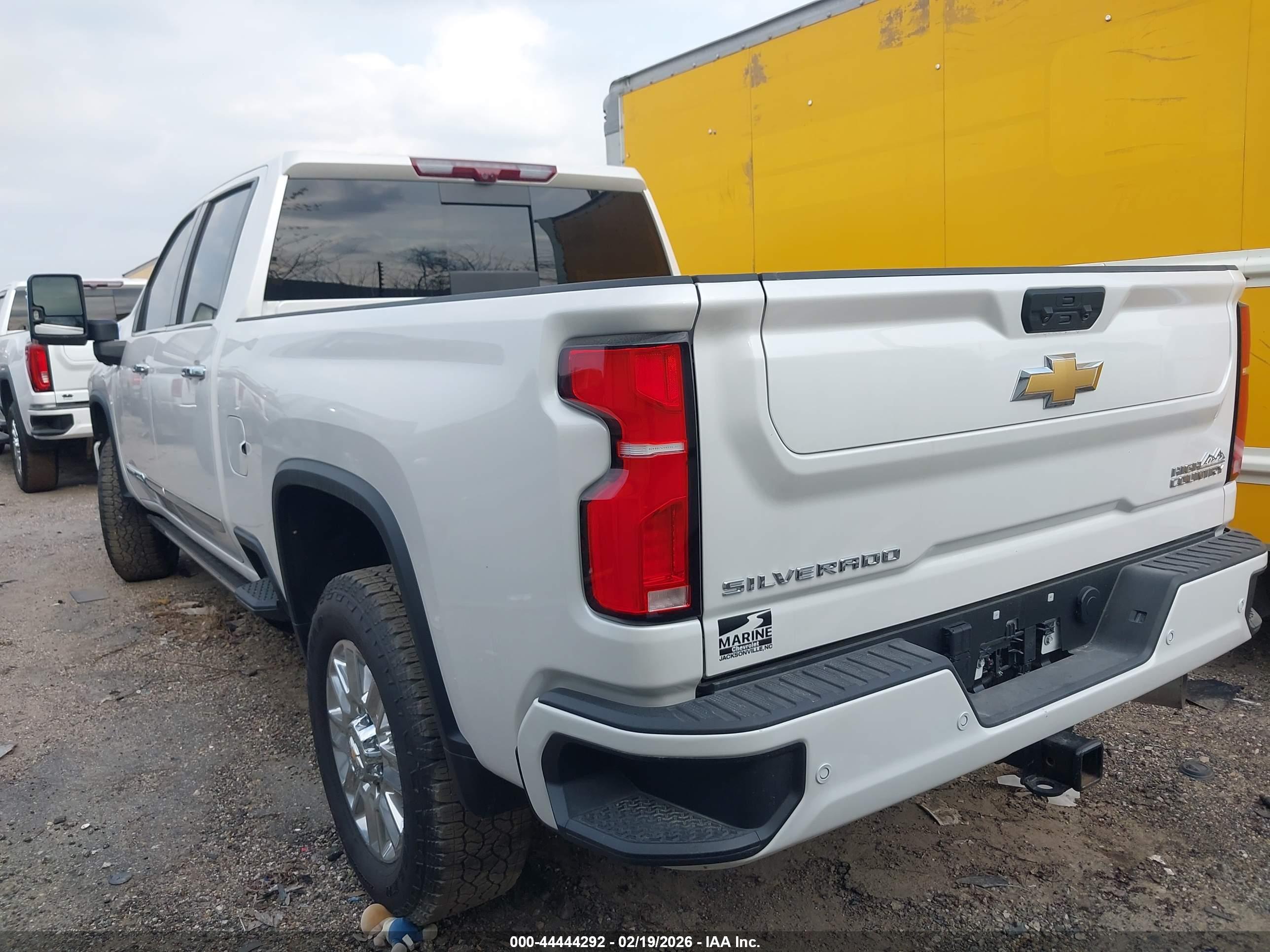 CHEVROLET SILVERADO image 4