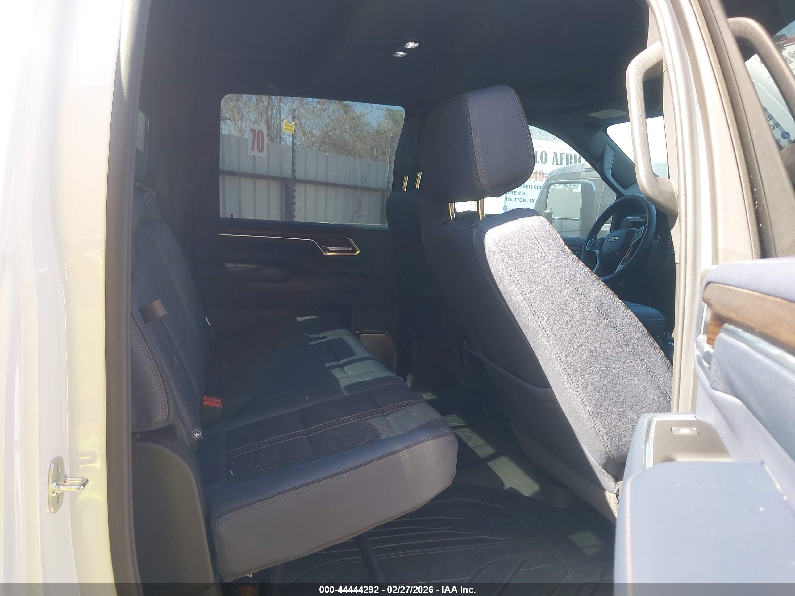 CHEVROLET SILVERADO image 7