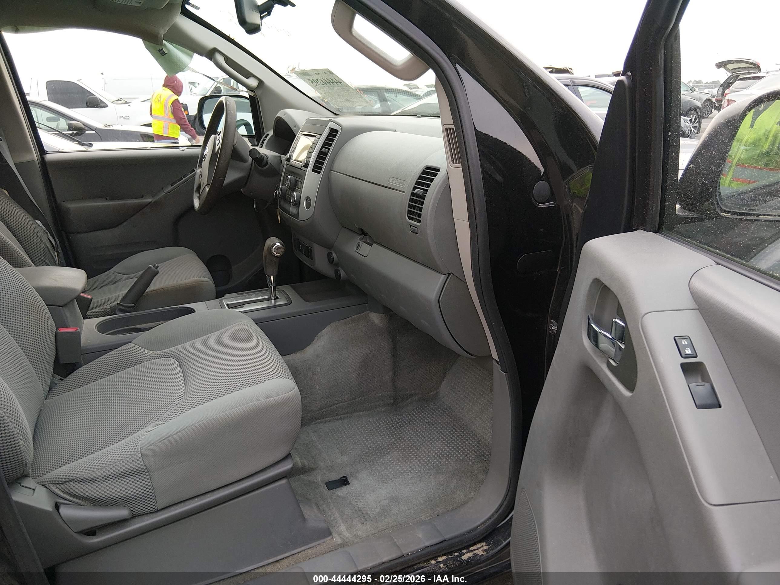 NISSAN FRONTIER image 5