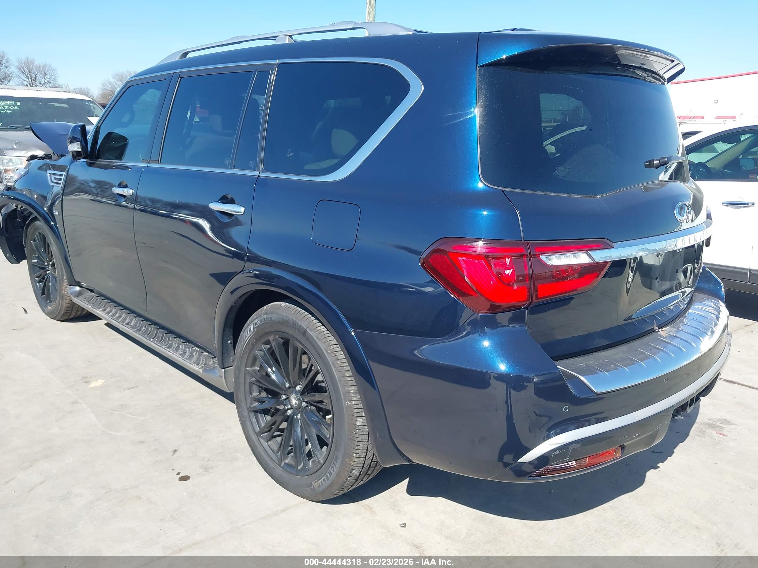 INFINITI QX80 image 3