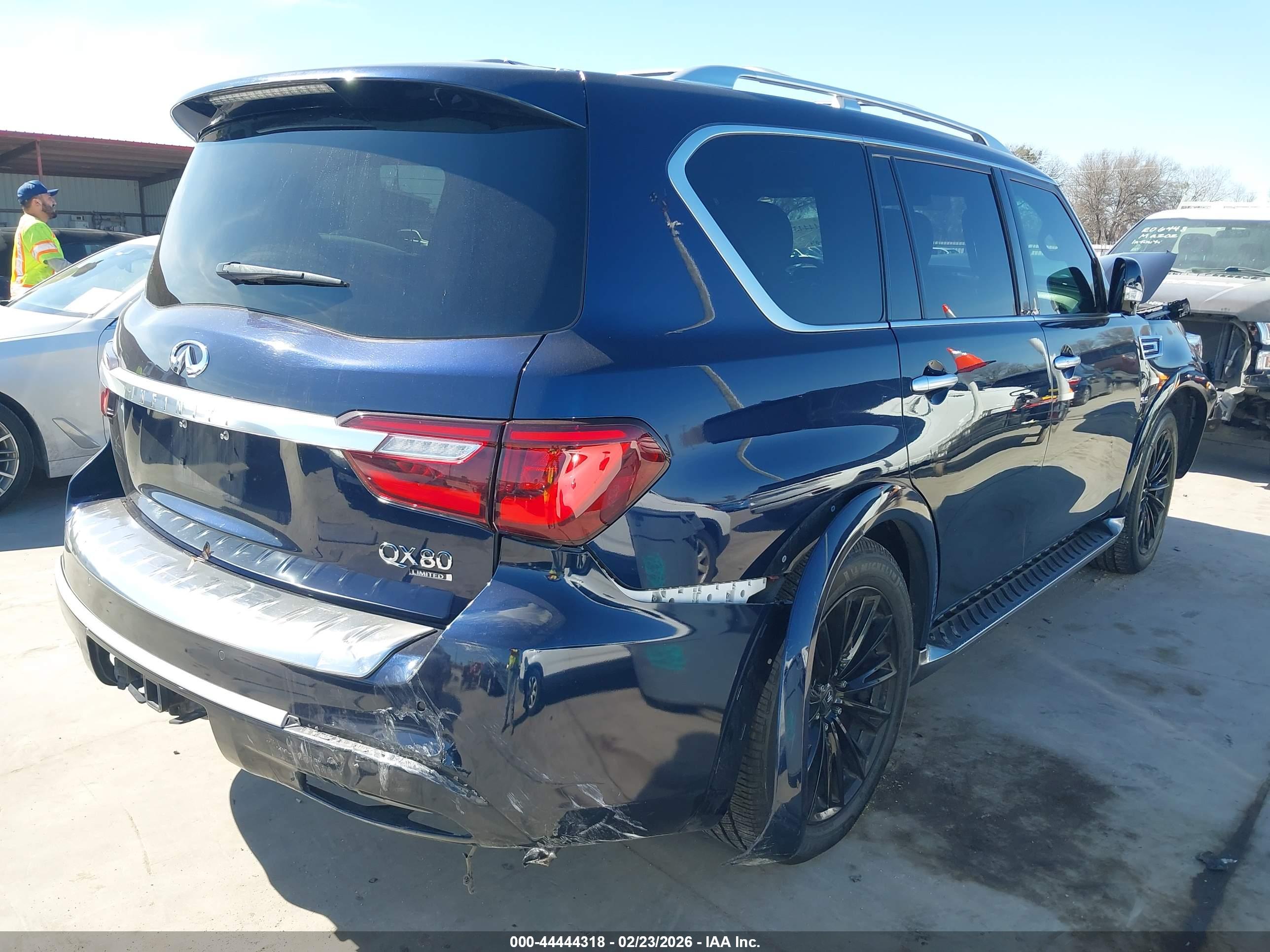 INFINITI QX80 image 4