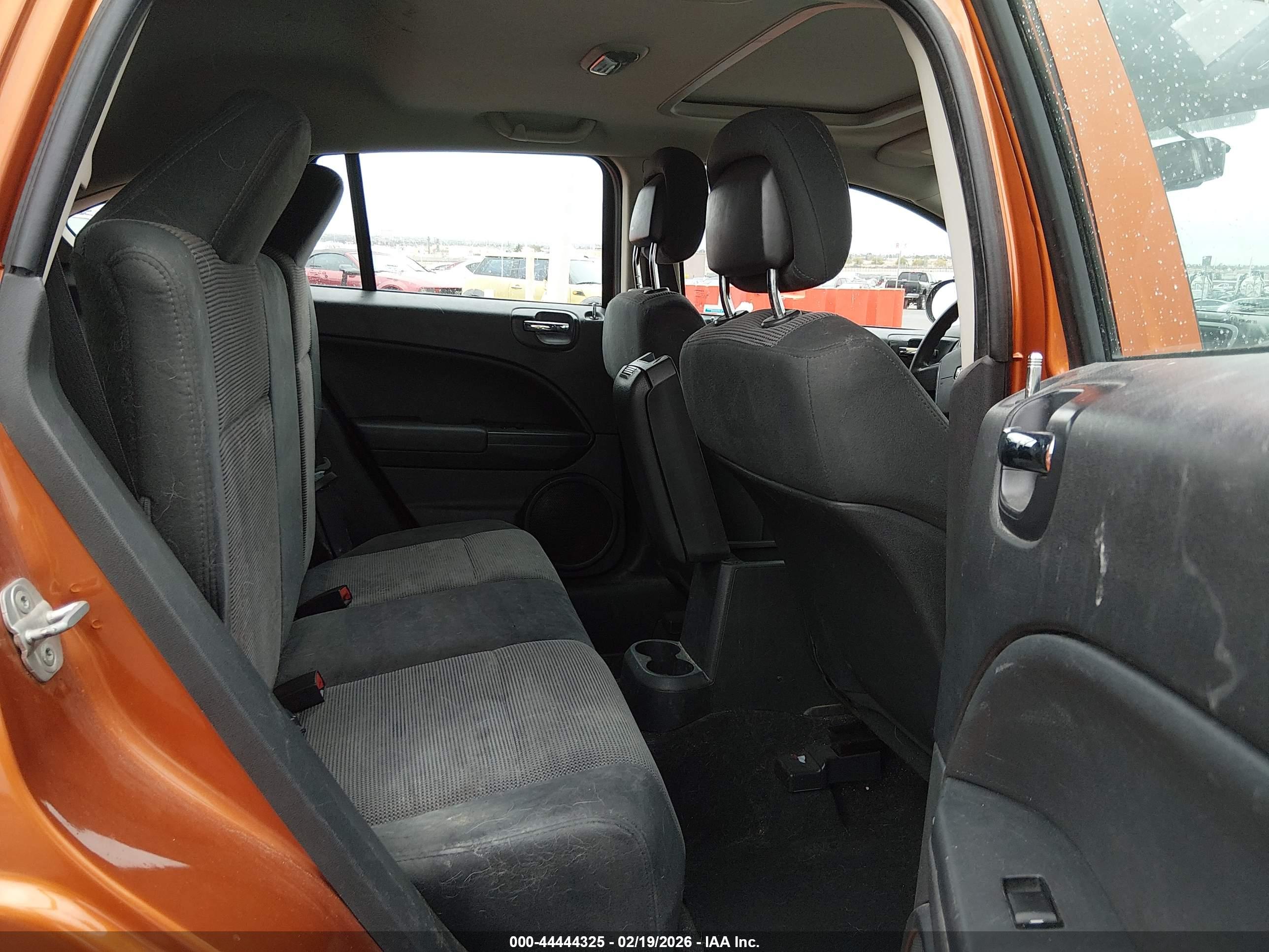 DODGE CALIBER image 8