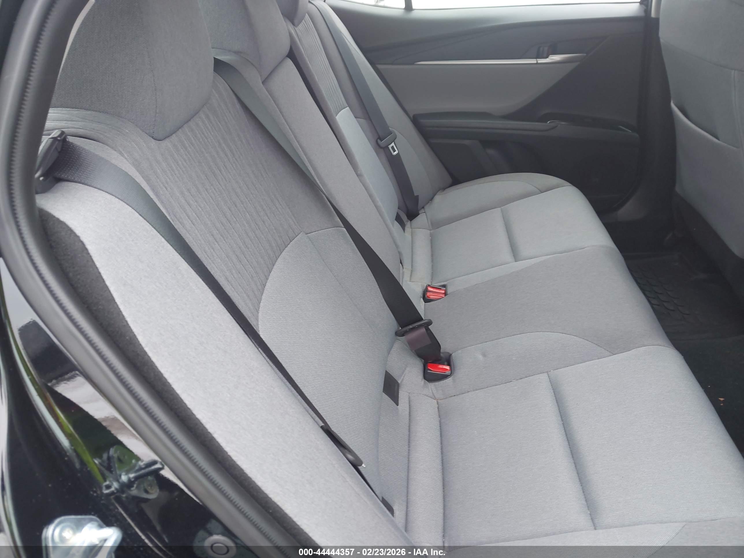TOYOTA CAMRY image 8