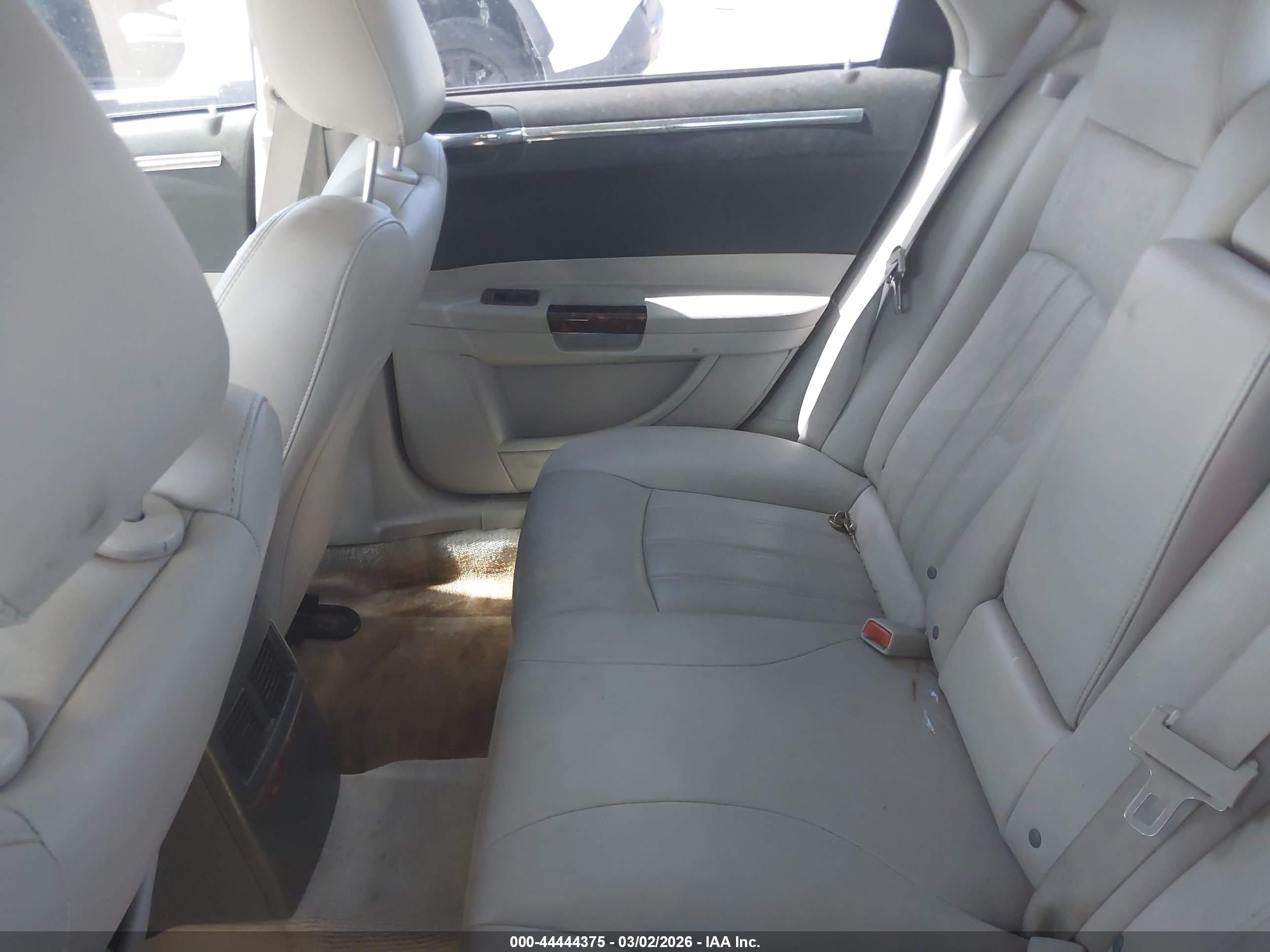 CHRYSLER 300C image 8