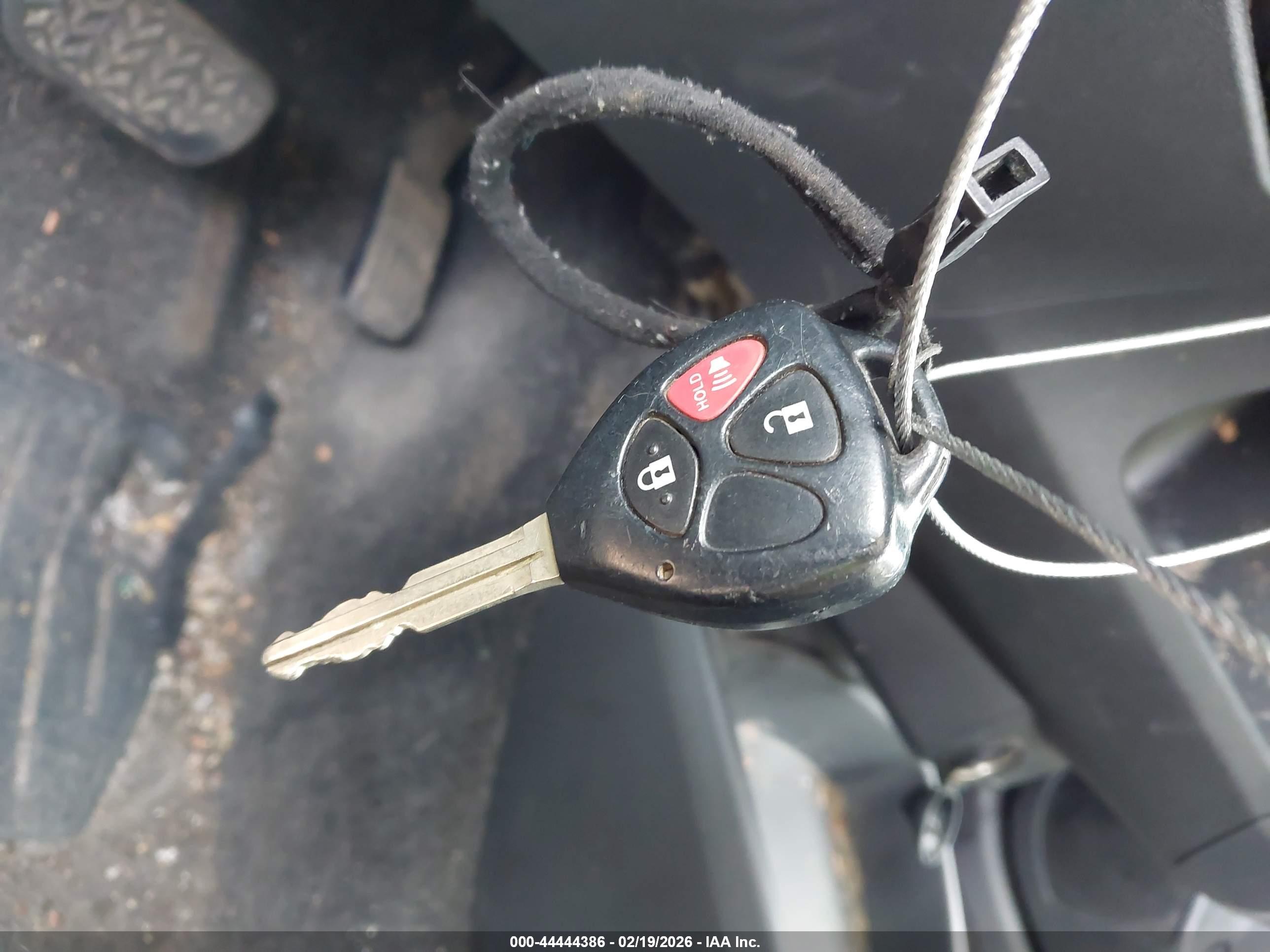 TOYOTA YARIS image 11