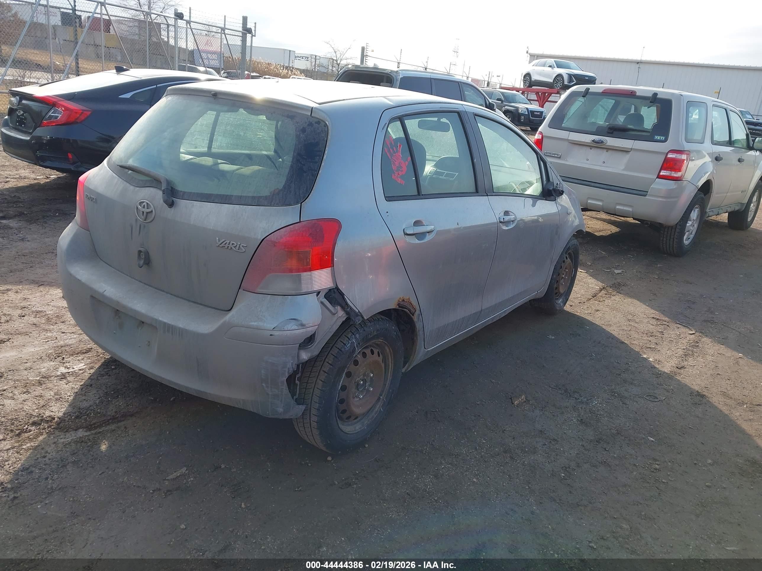 TOYOTA YARIS image 4