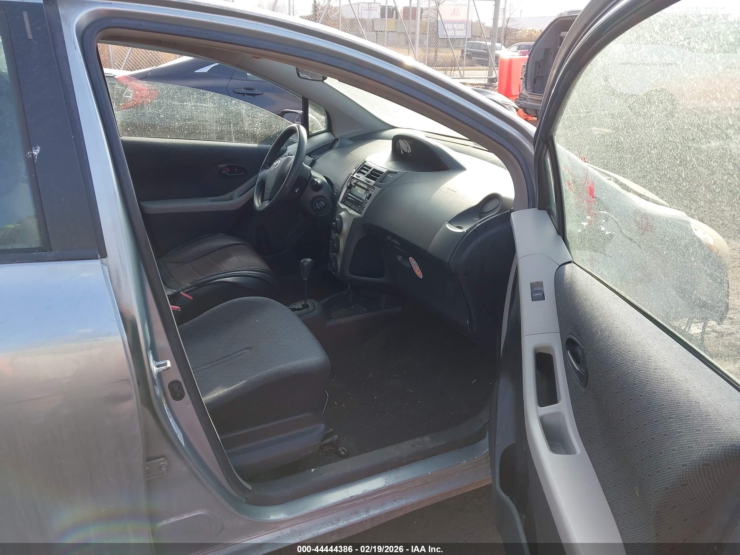 TOYOTA YARIS image 5