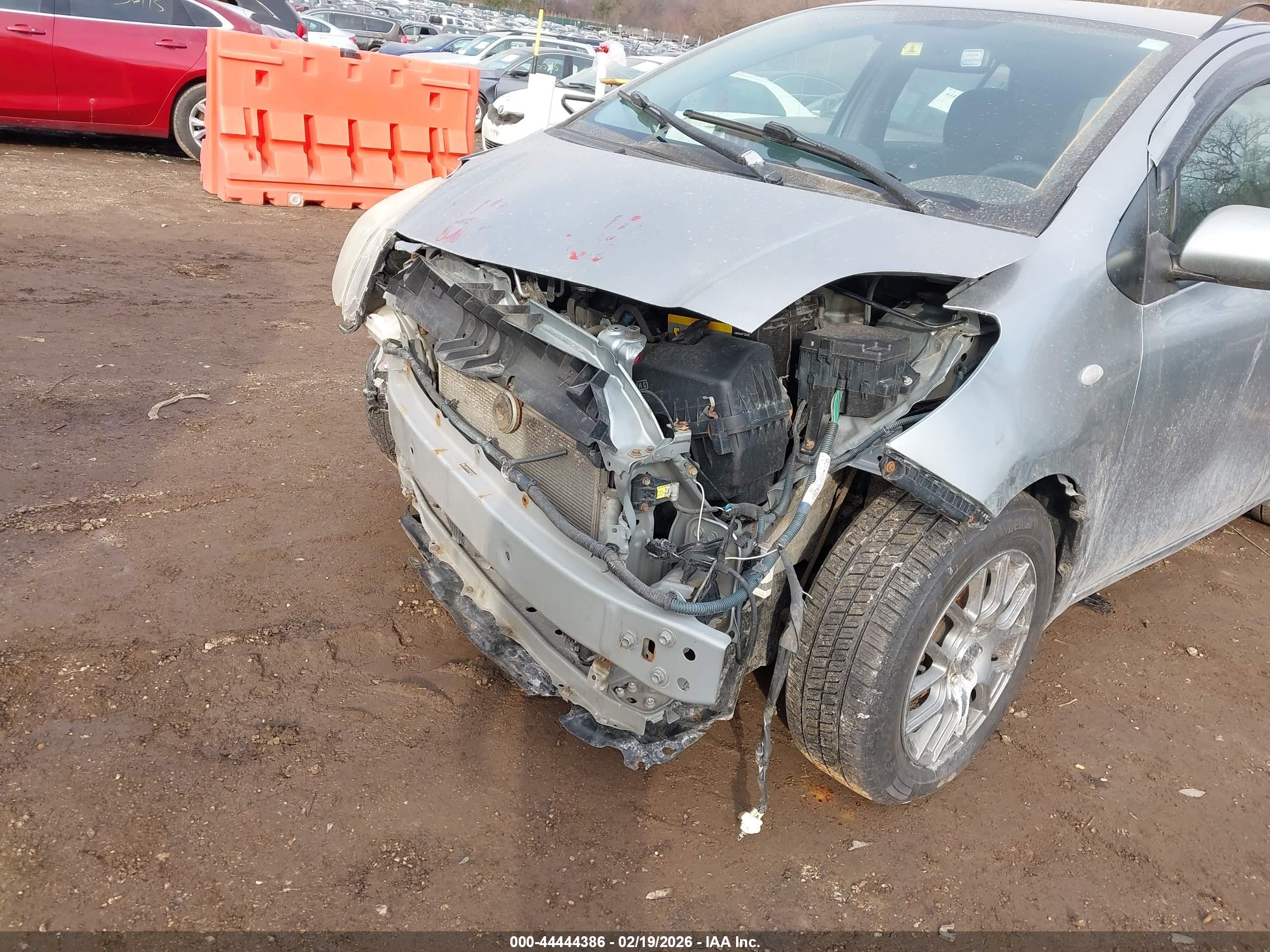 TOYOTA YARIS image 6
