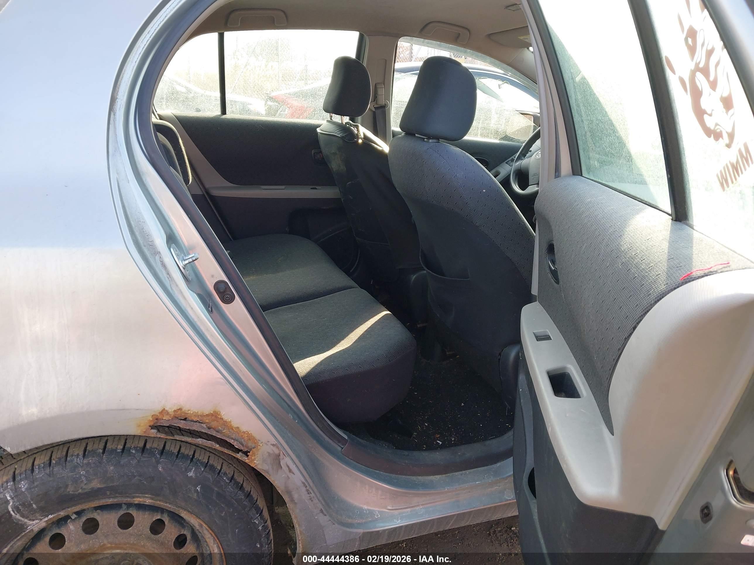TOYOTA YARIS image 8
