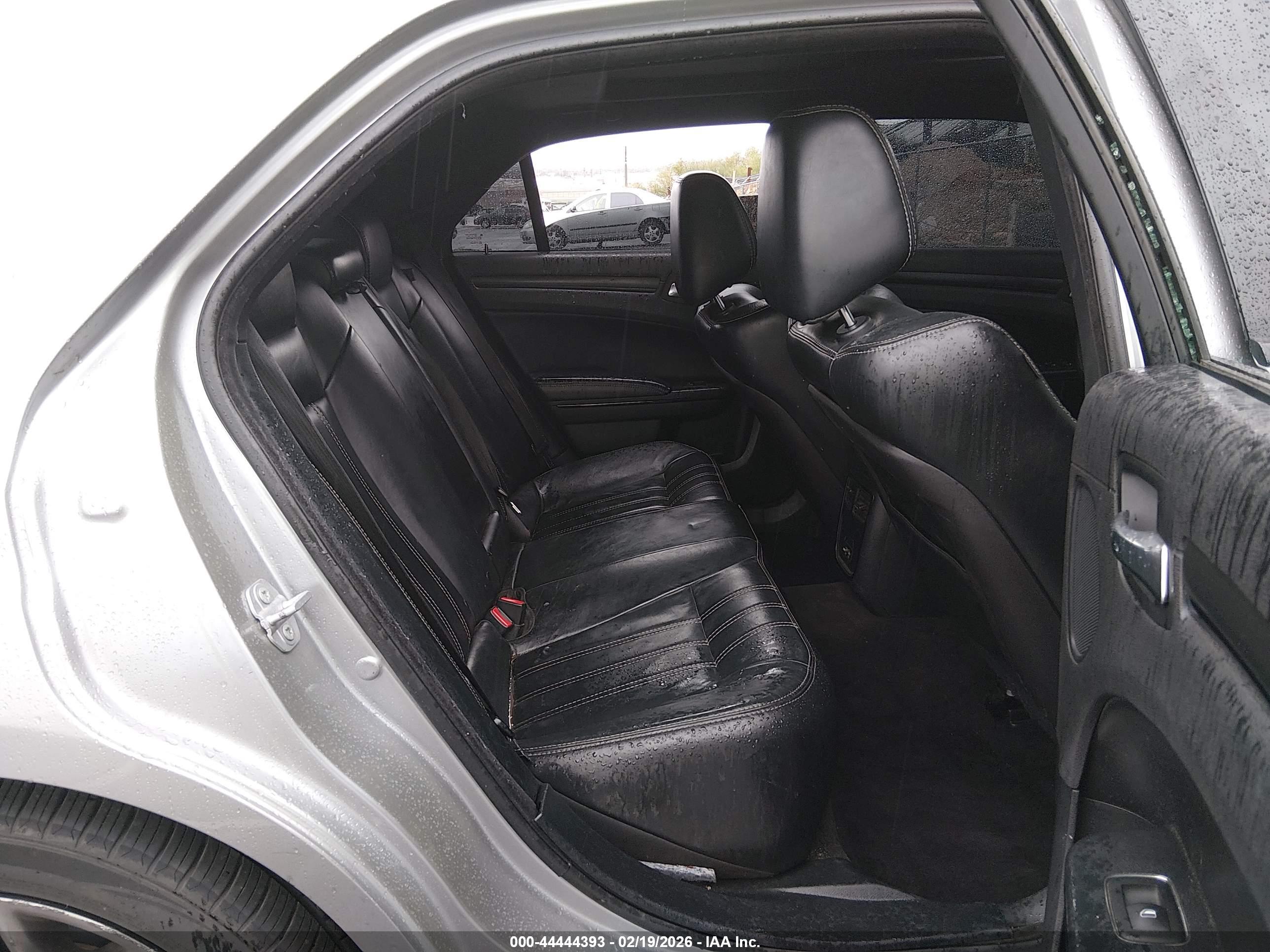 CHRYSLER 300 image 8