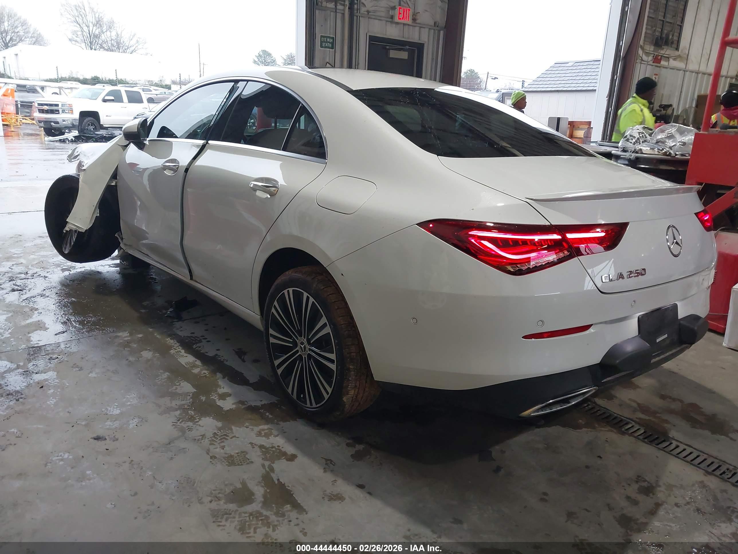MERCEDES-BENZ CLA image 3