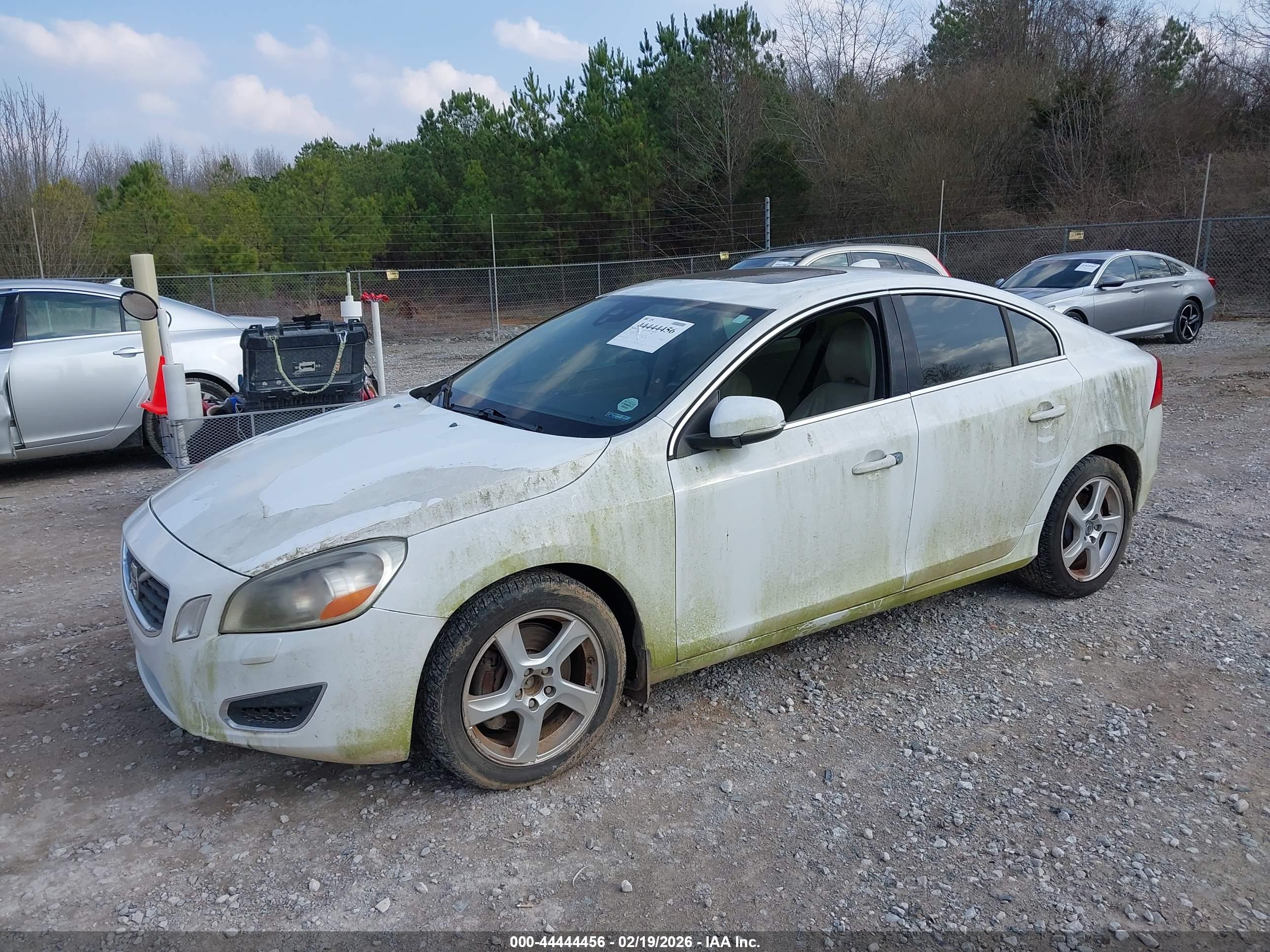 VOLVO S60 image 2