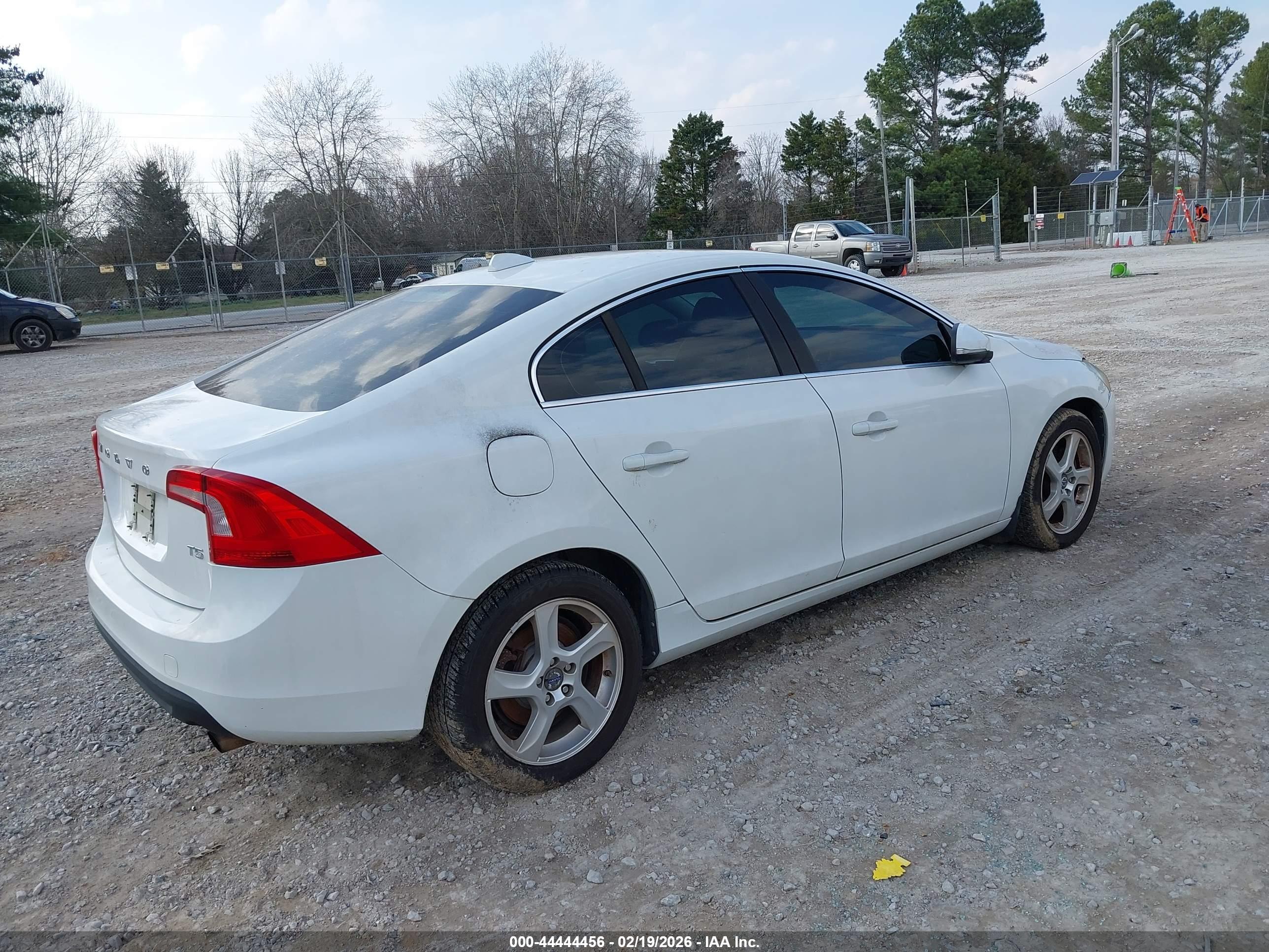 VOLVO S60 image 4