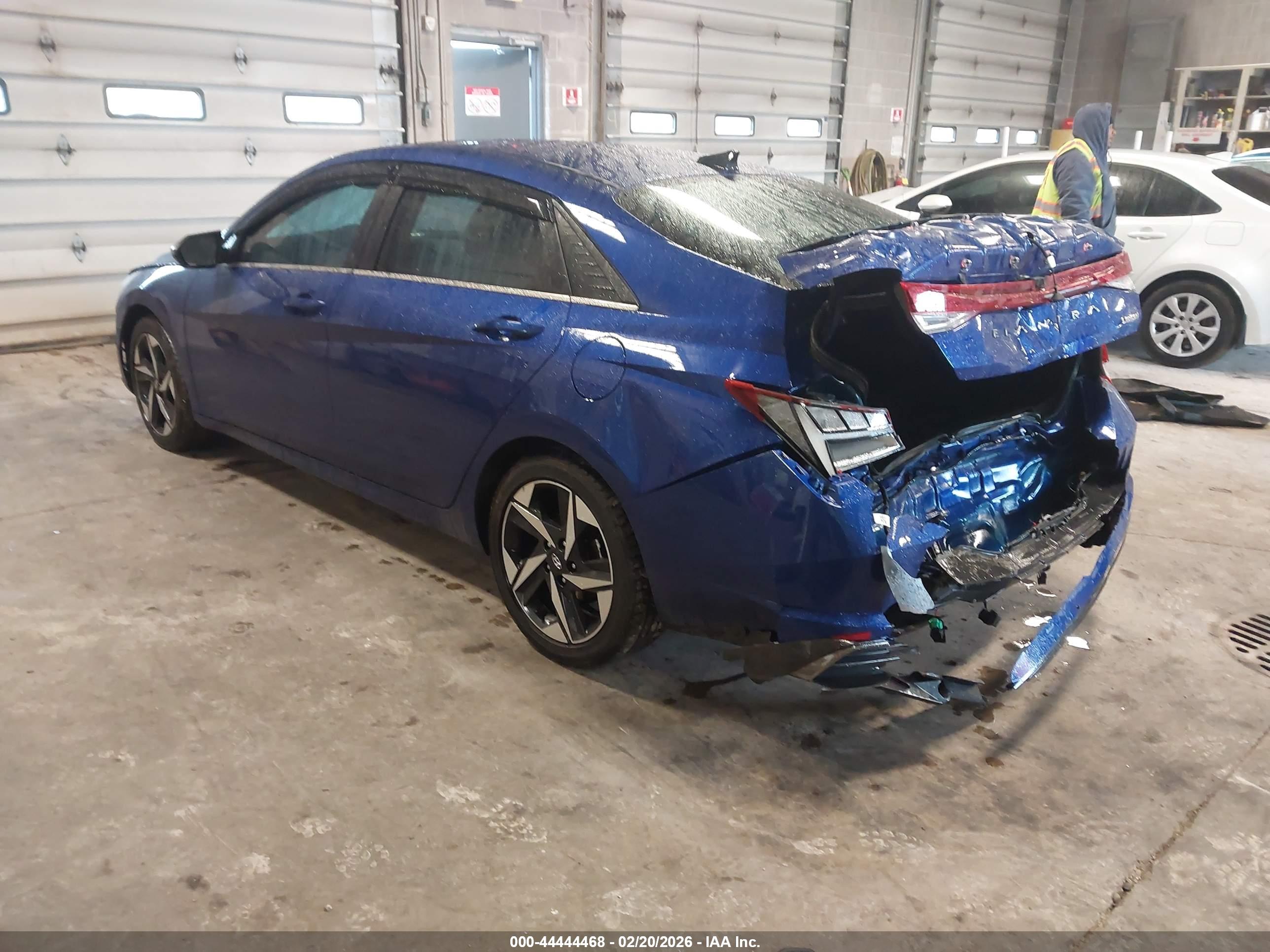 HYUNDAI ELANTRA image 3