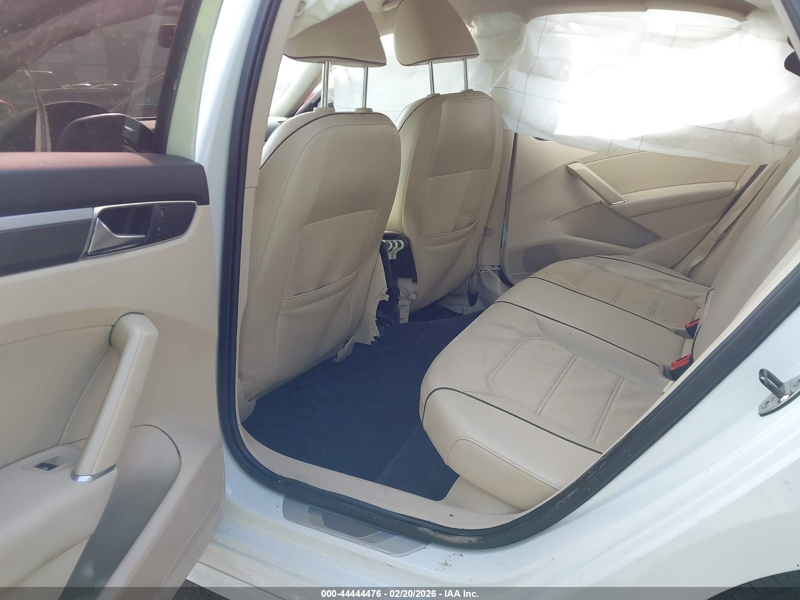 VOLKSWAGEN PASSAT image 8