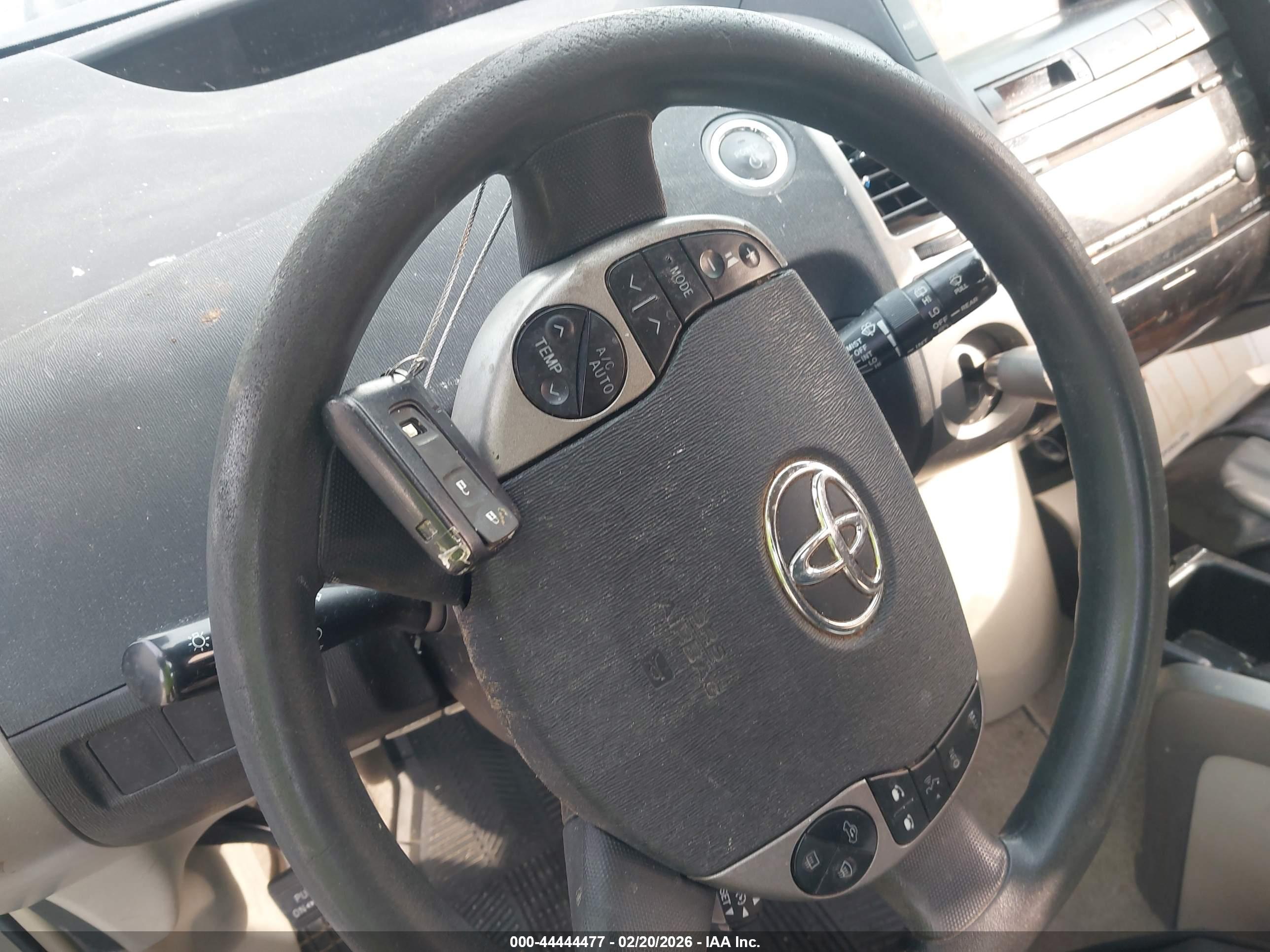 TOYOTA PRIUS image 11
