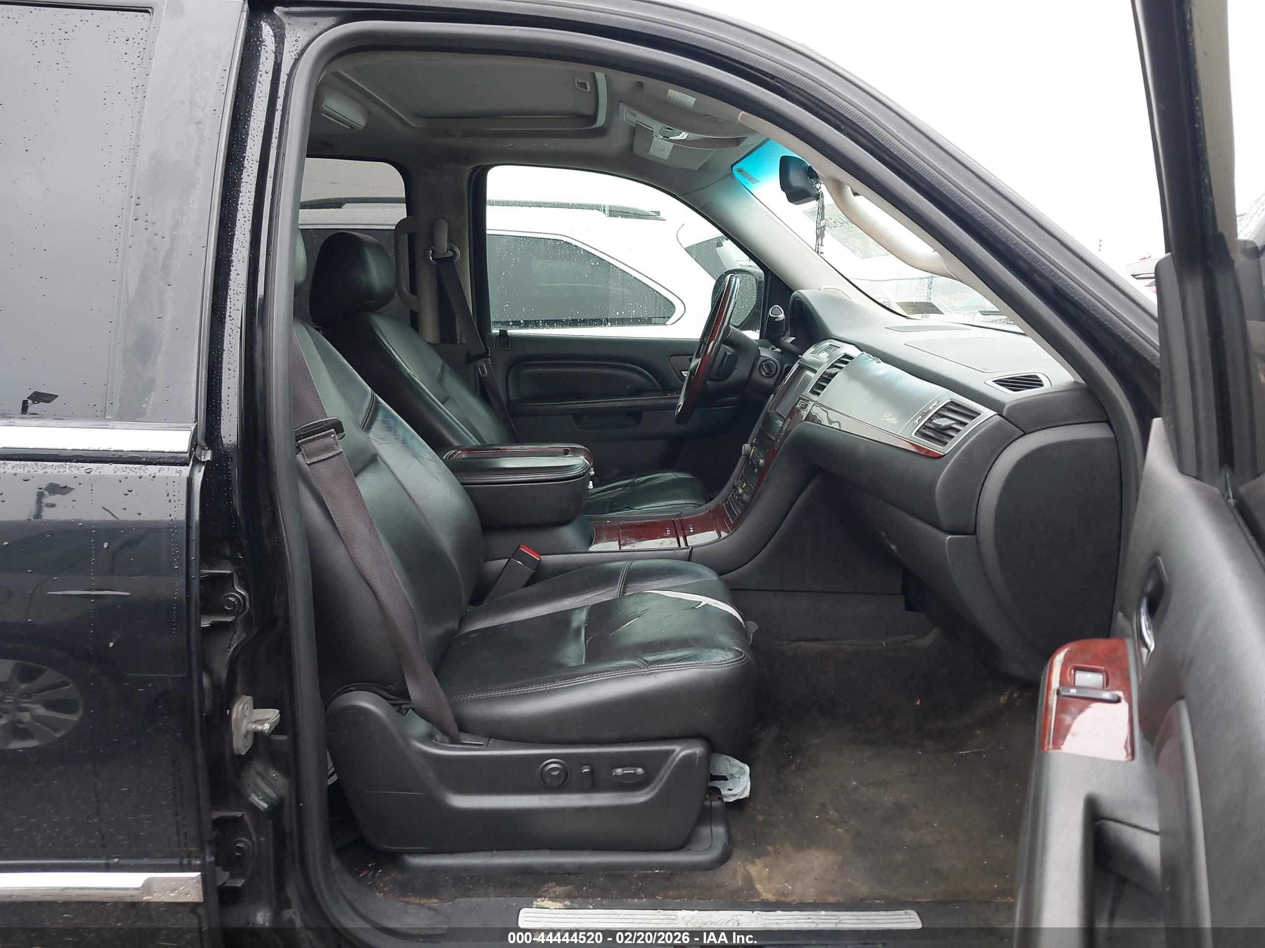 CADILLAC ESCALADE image 5
