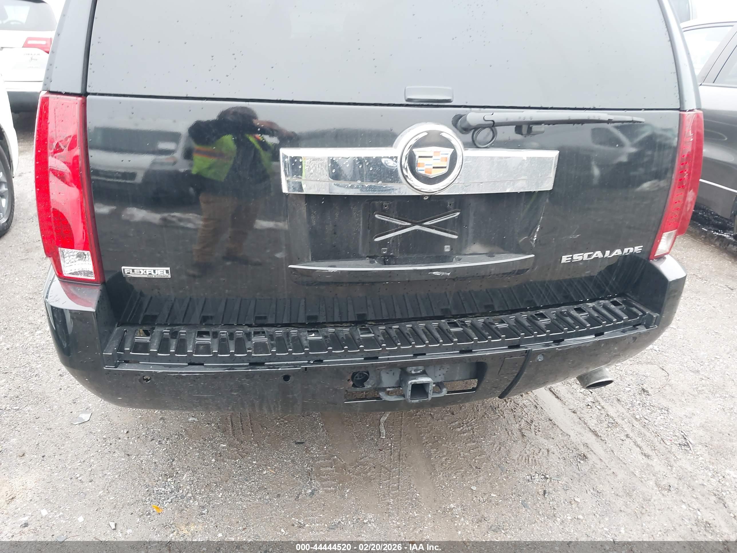 CADILLAC ESCALADE image 6