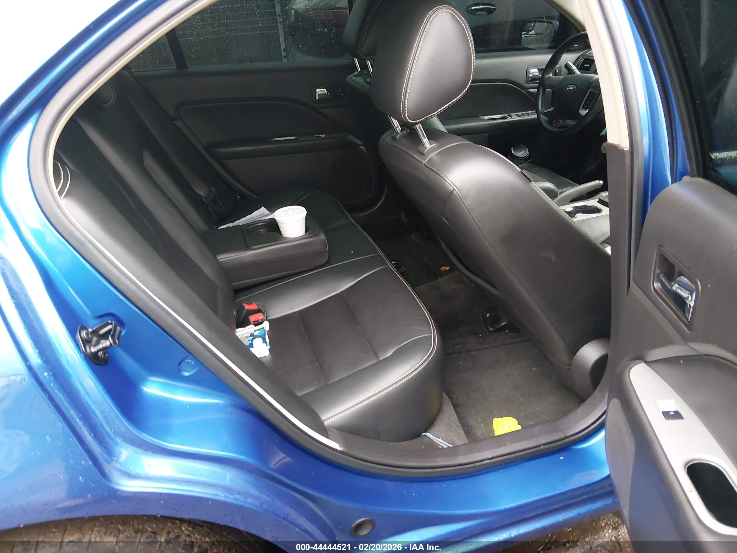 FORD FUSION image 8