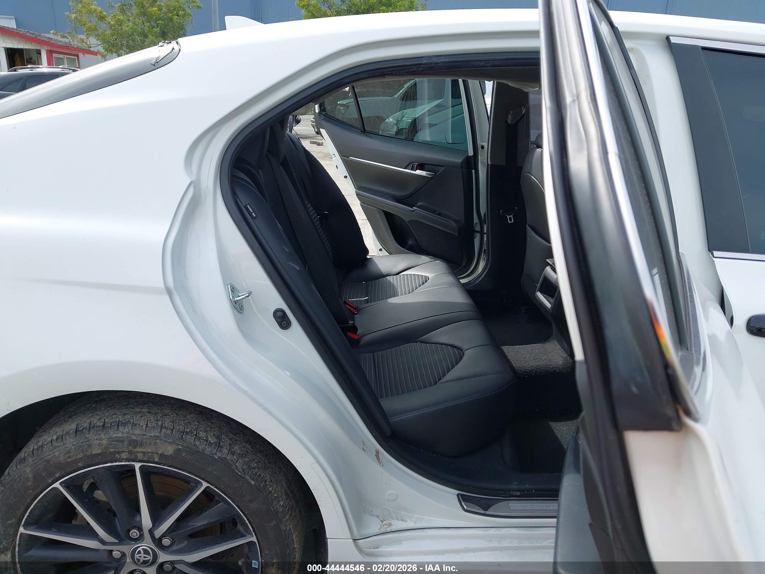 TOYOTA CAMRY image 8