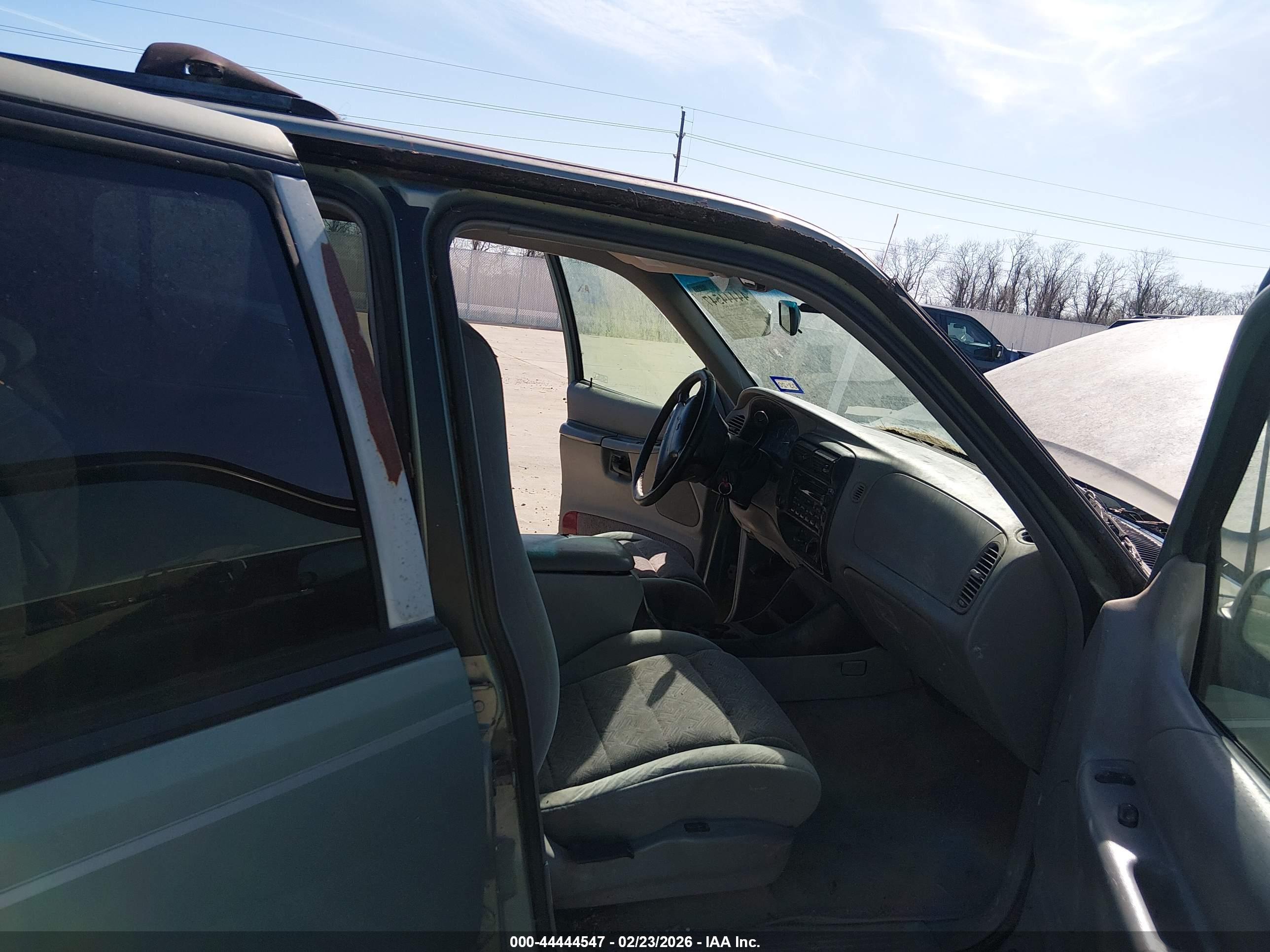 FORD EXPLORER image 5