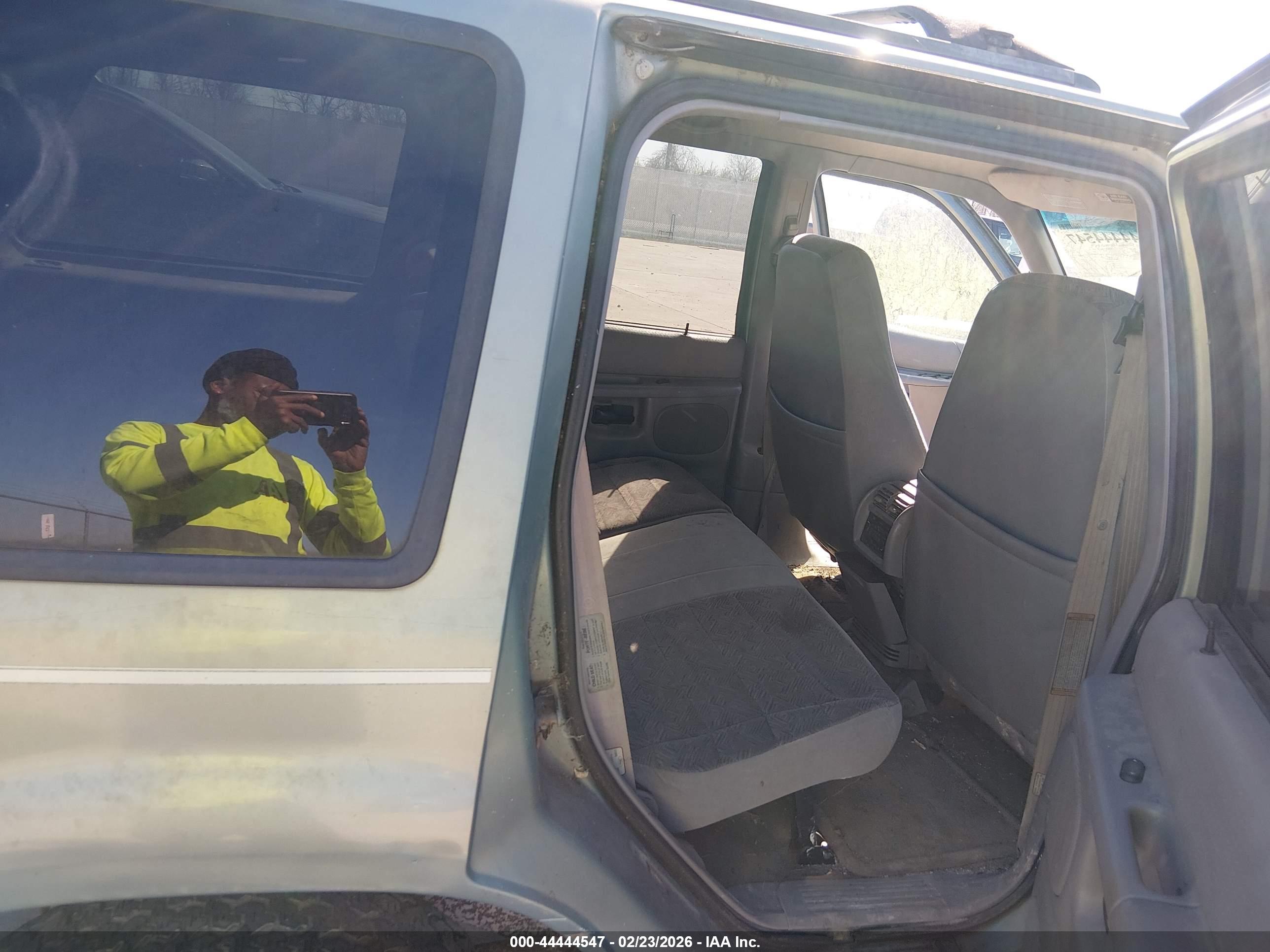 FORD EXPLORER image 8