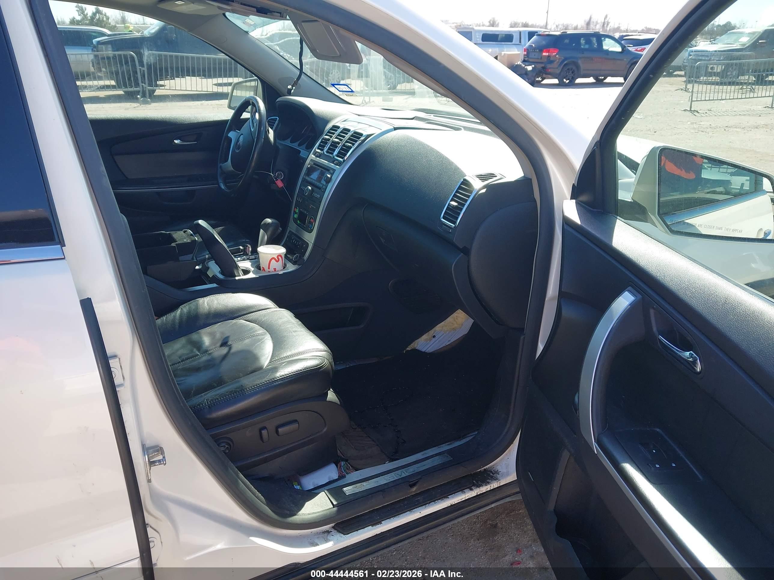 GMC ACADIA image 5