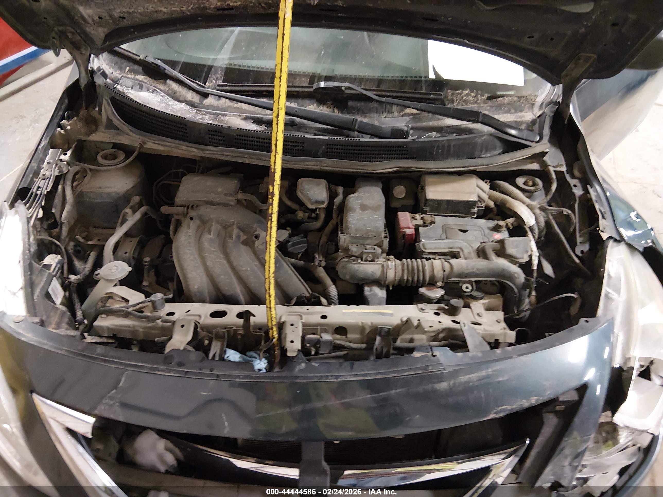 NISSAN VERSA image 10