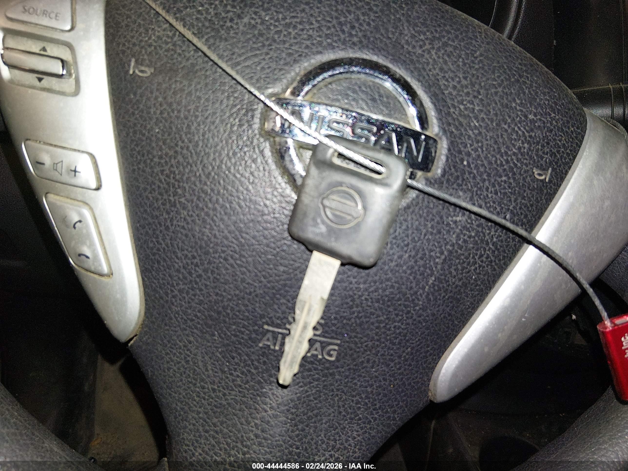 NISSAN VERSA image 11