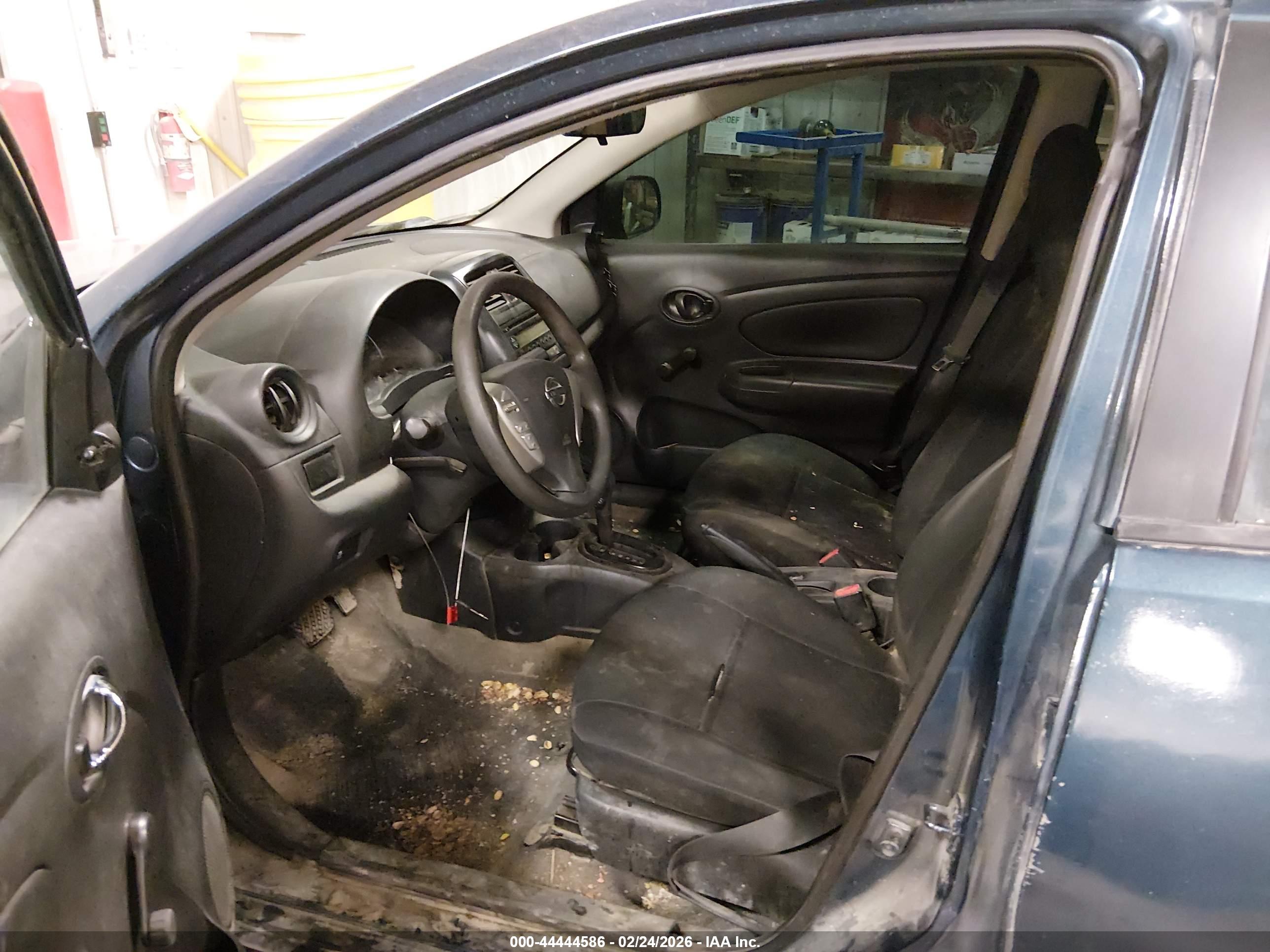 NISSAN VERSA image 5