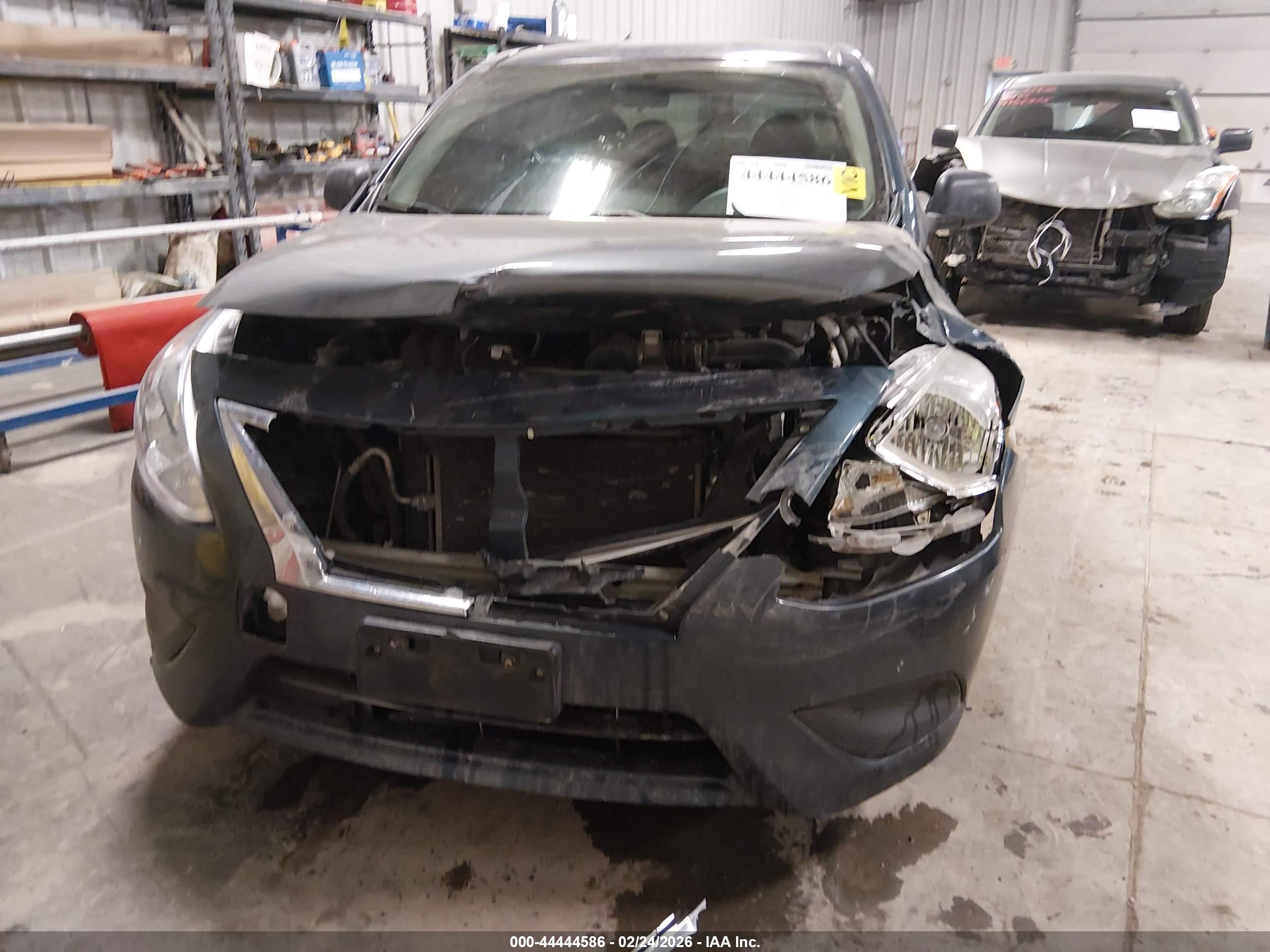 NISSAN VERSA image 6