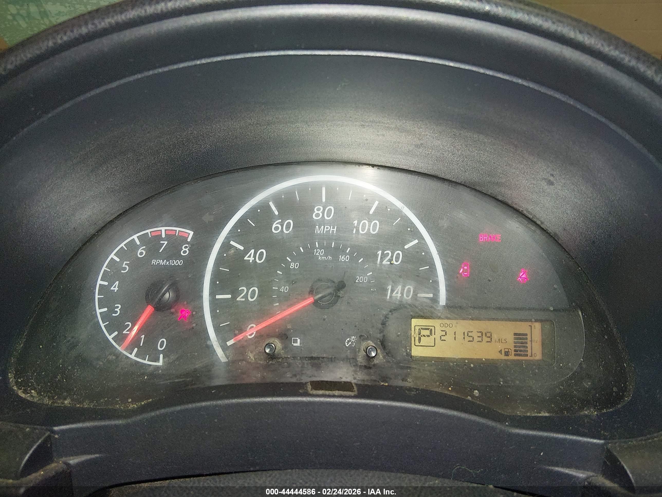 NISSAN VERSA image 7