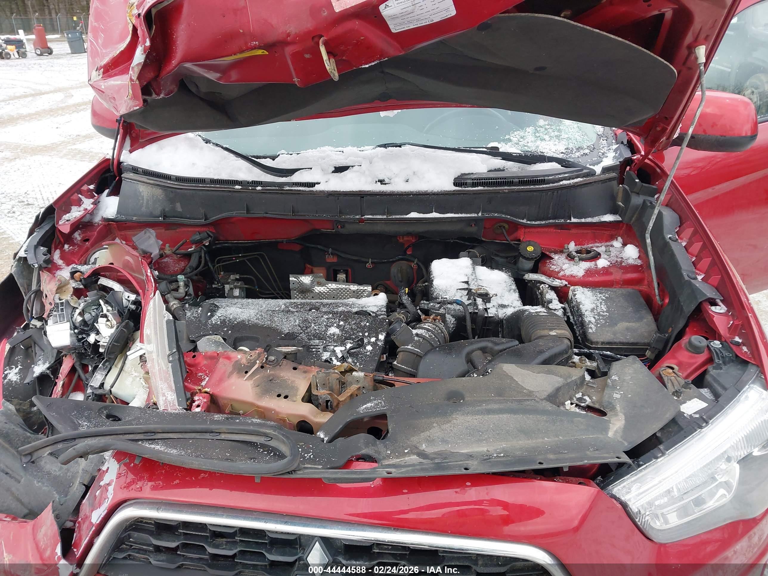 MITSUBISHI OUTLANDER image 10
