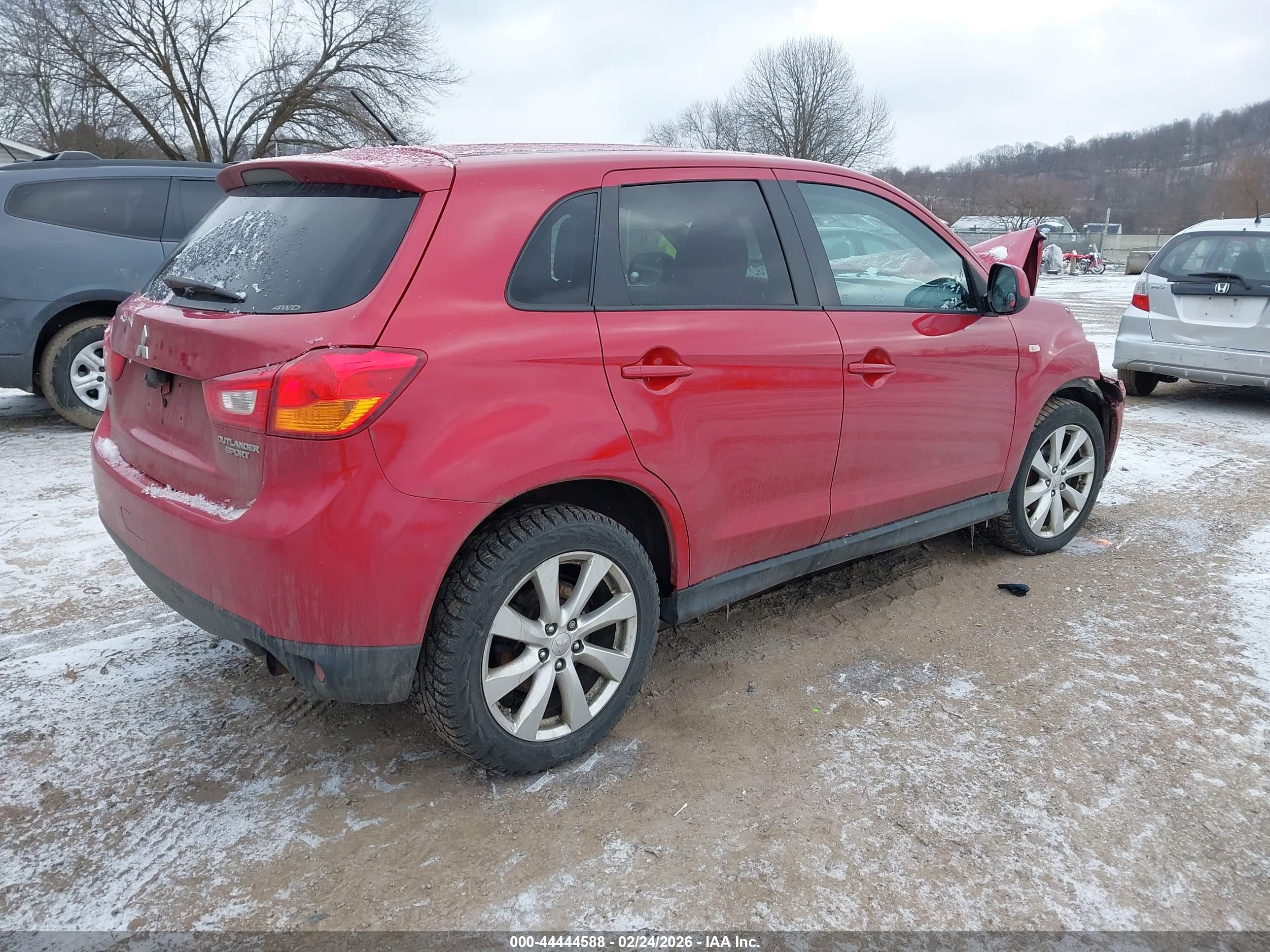 MITSUBISHI OUTLANDER image 4