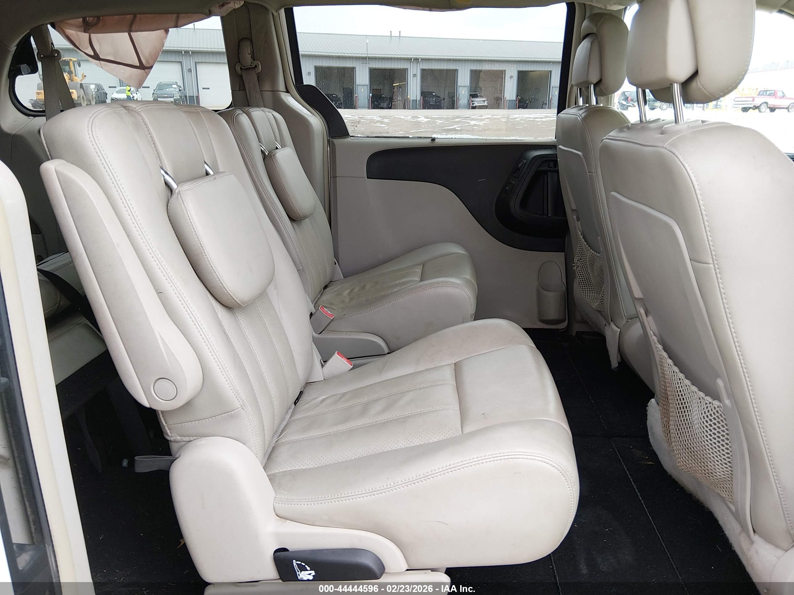 CHRYSLER TOWN image 8
