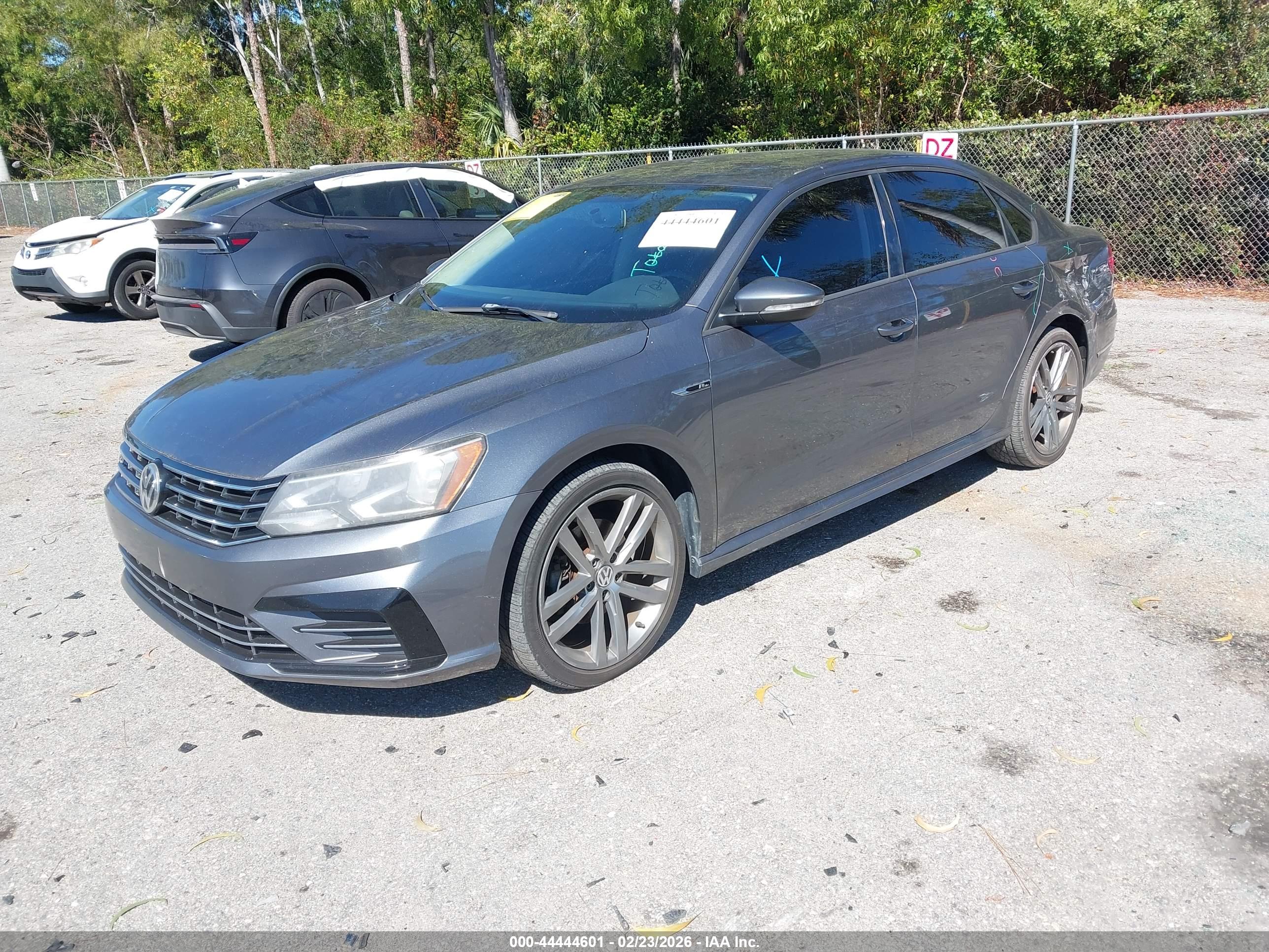 VOLKSWAGEN PASSAT image 2