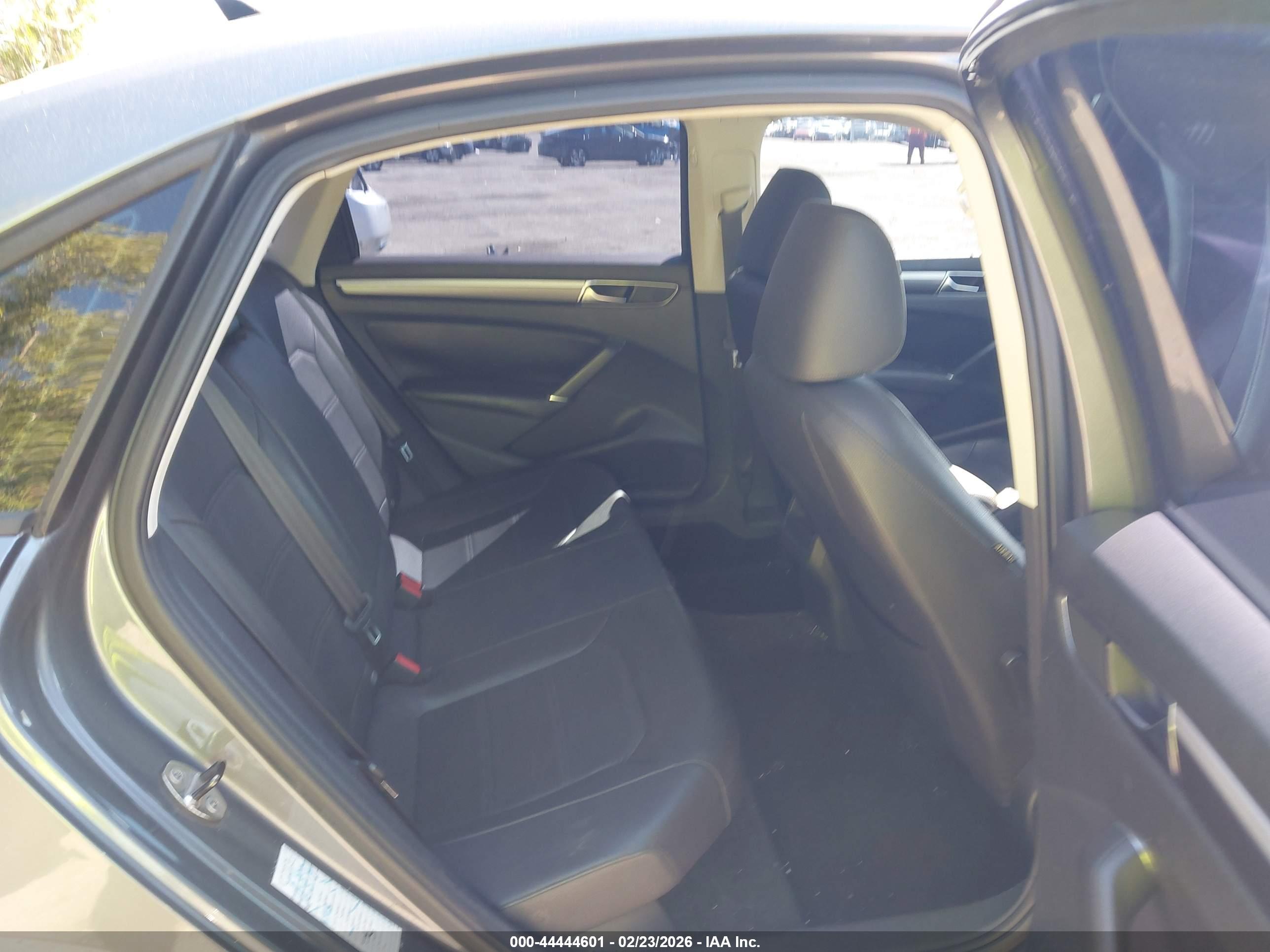 VOLKSWAGEN PASSAT image 8