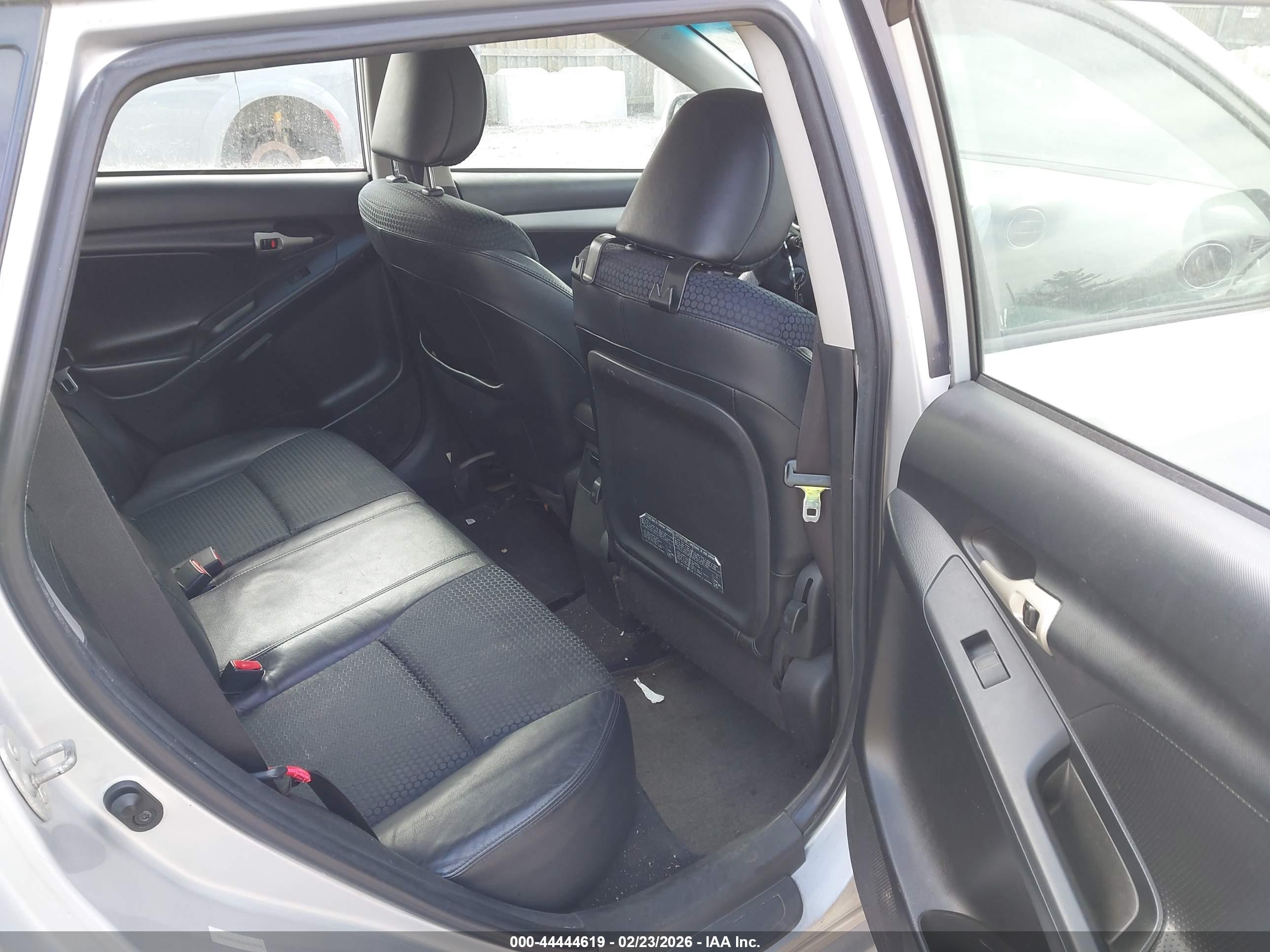 PONTIAC VIBE image 8