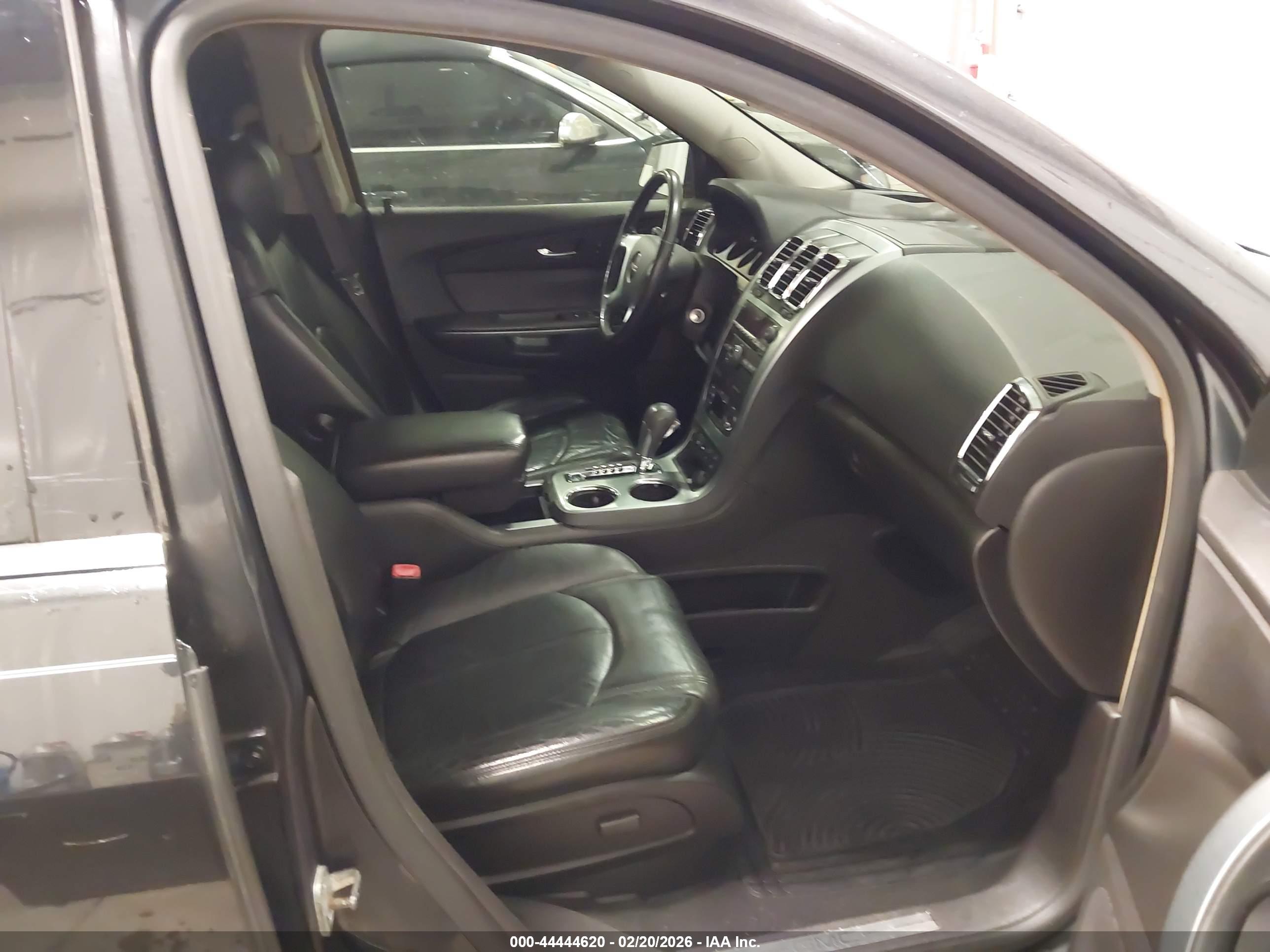 GMC ACADIA image 5