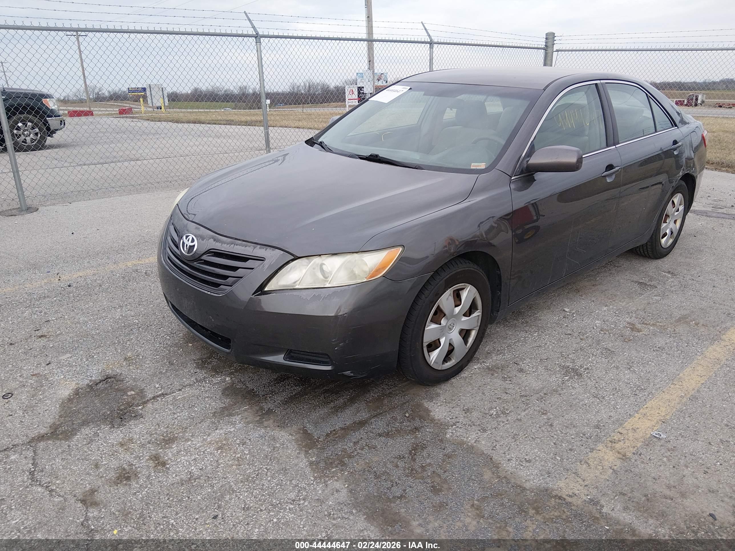 TOYOTA CAMRY image 2
