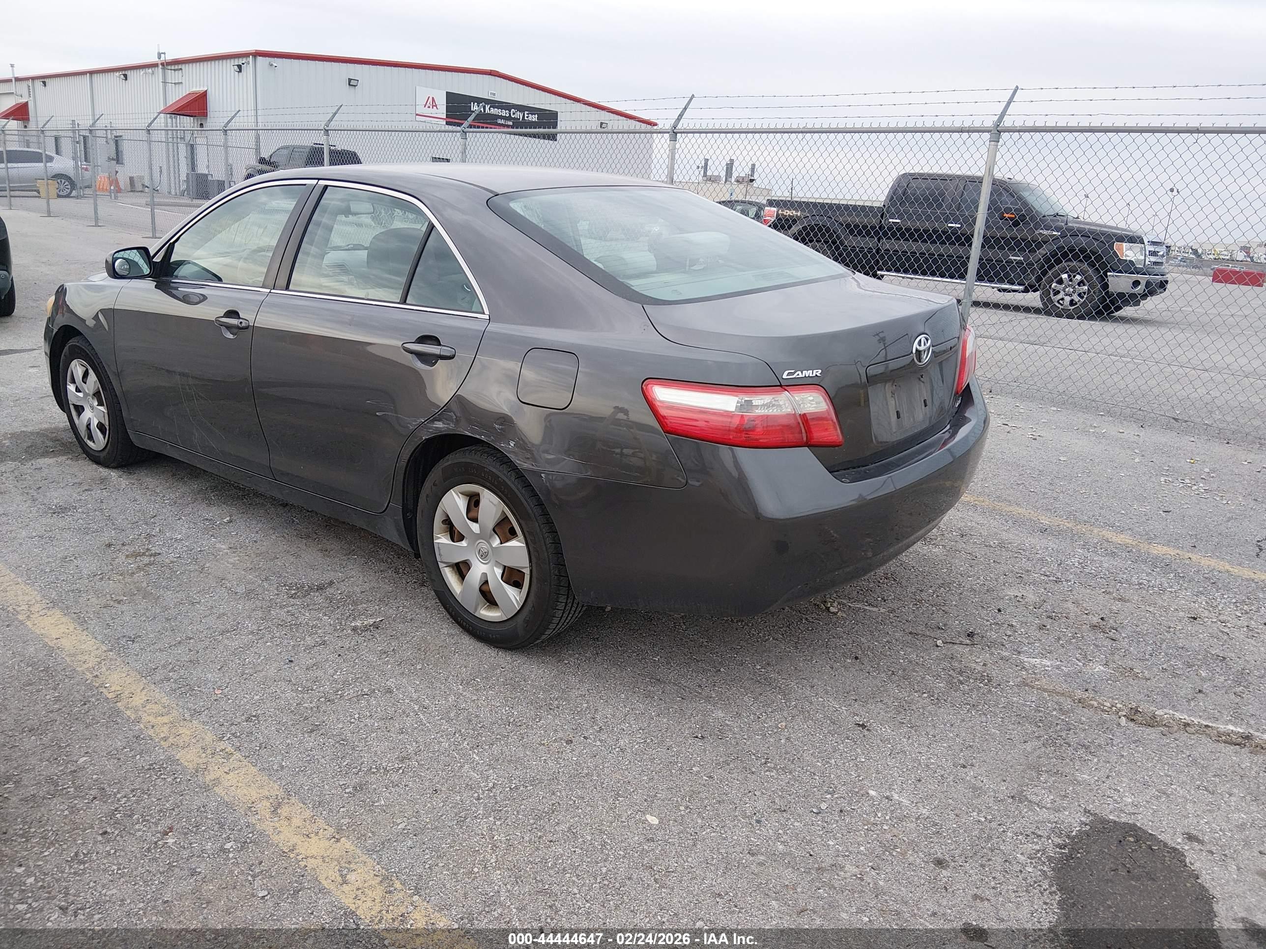 TOYOTA CAMRY image 3
