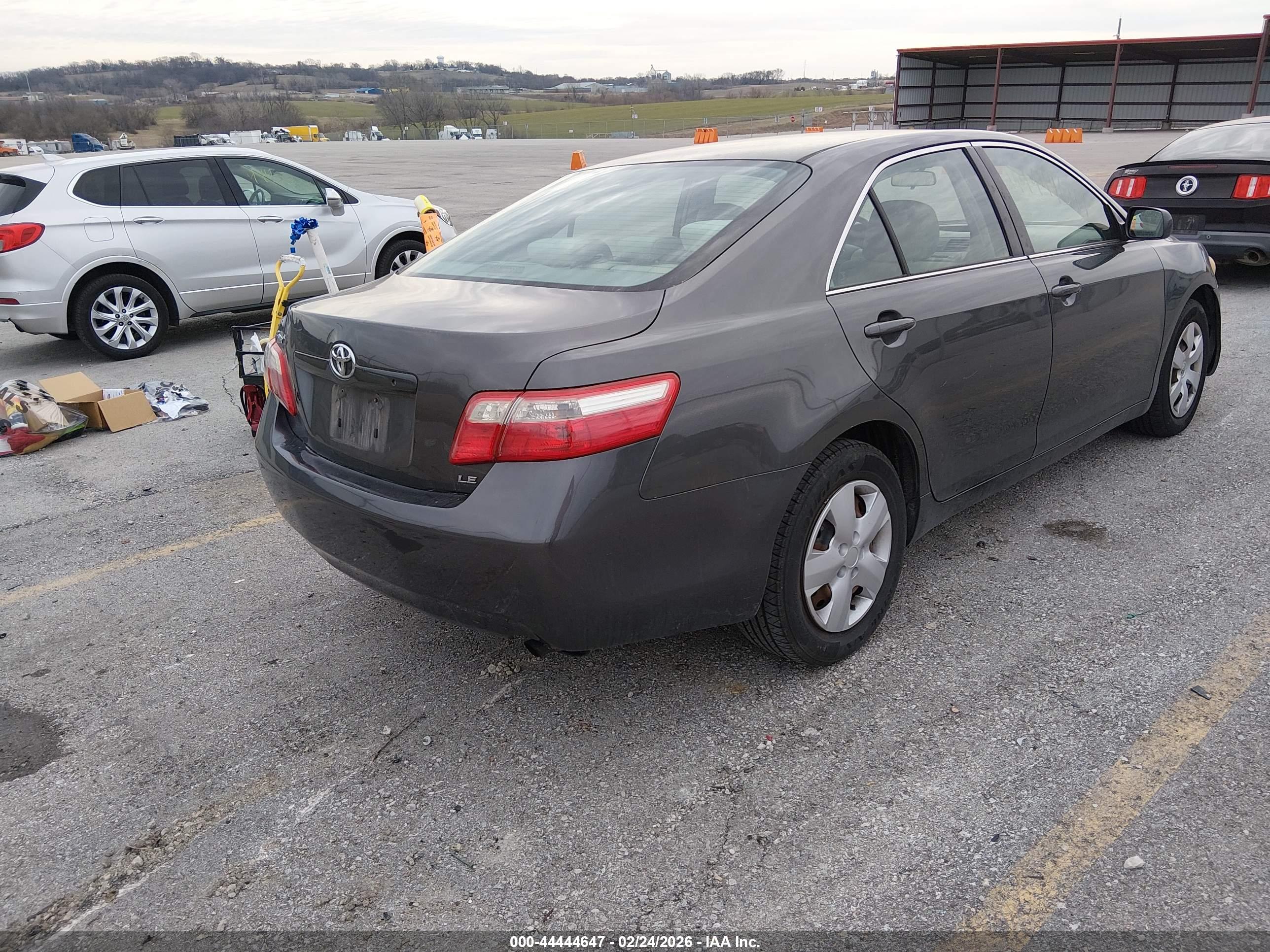 TOYOTA CAMRY image 4