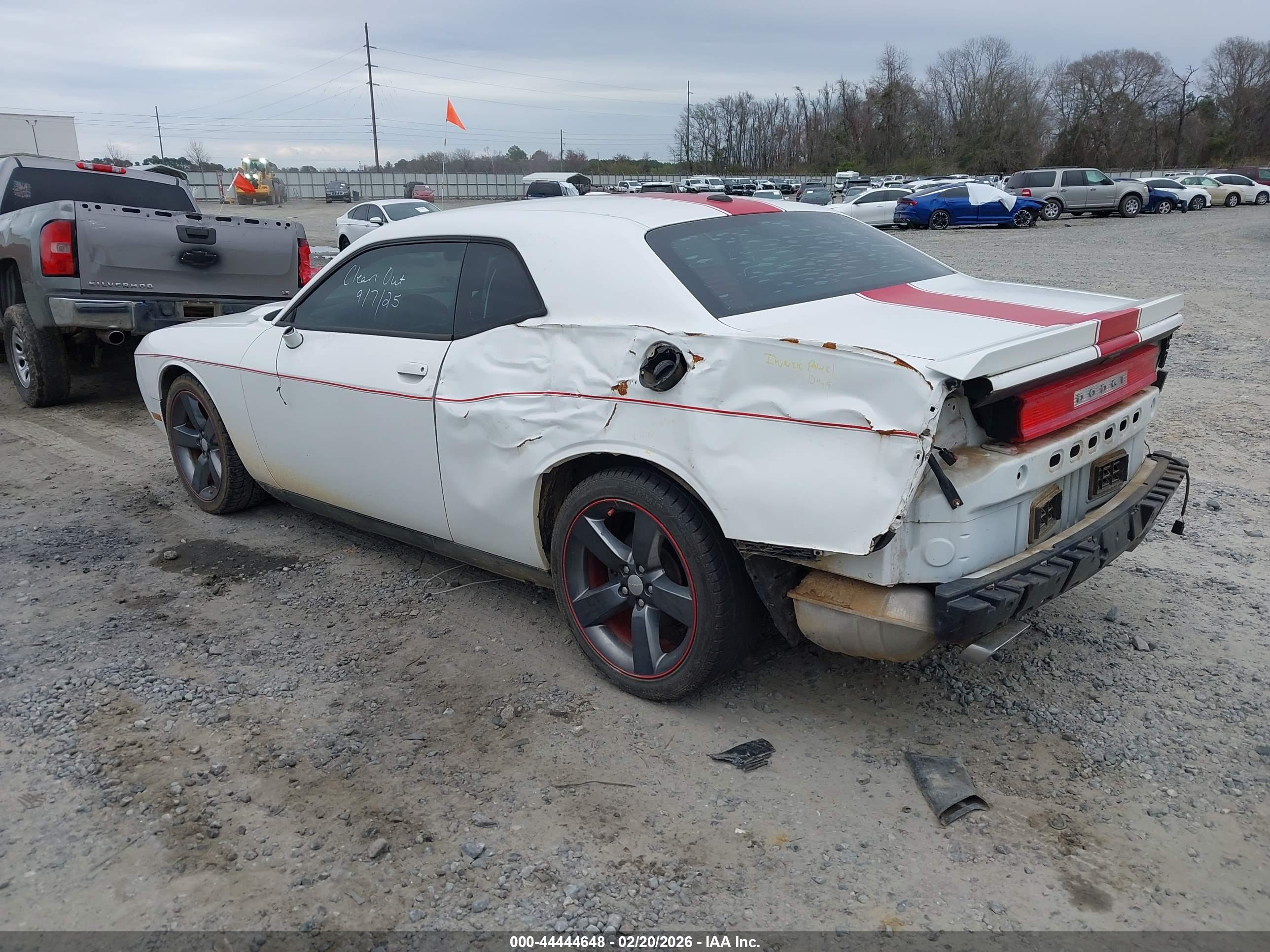 DODGE CHALLENGER image 3