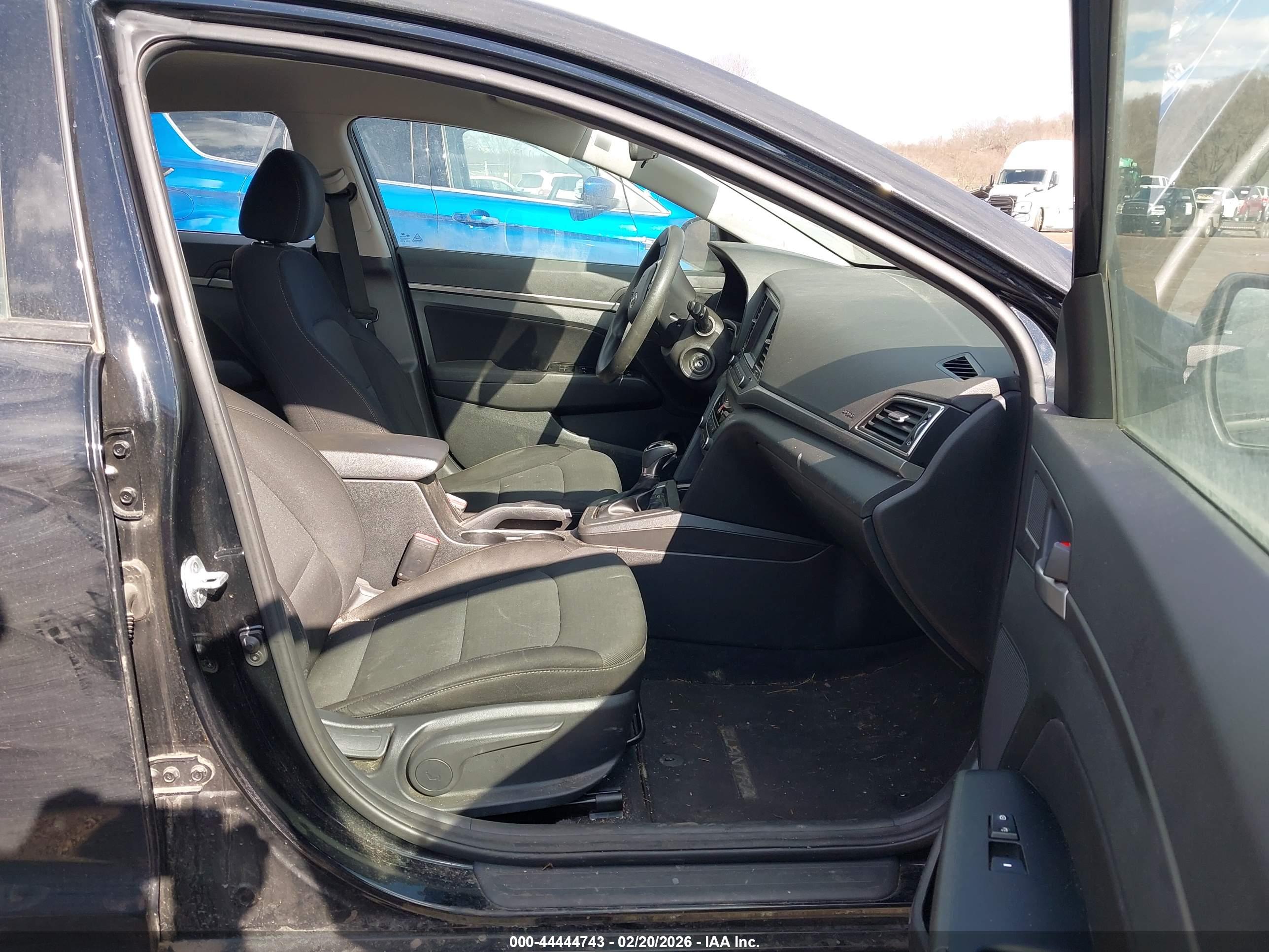 HYUNDAI ELANTRA image 5