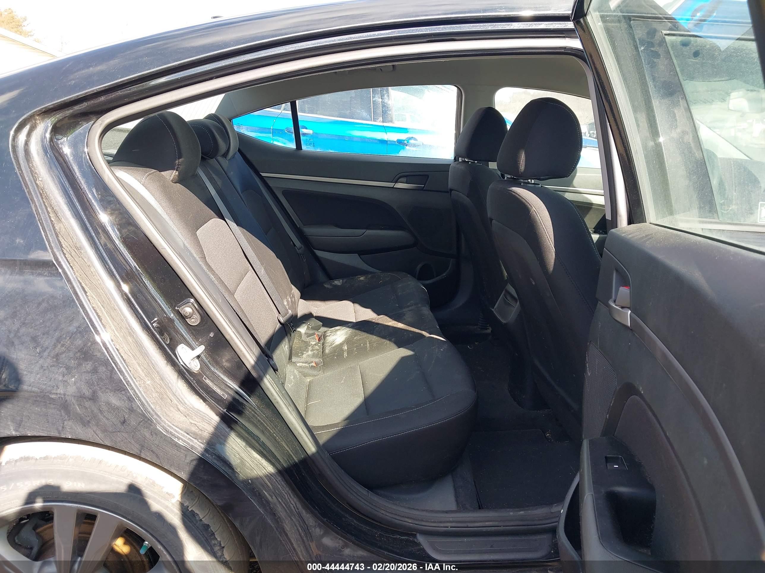 HYUNDAI ELANTRA image 8