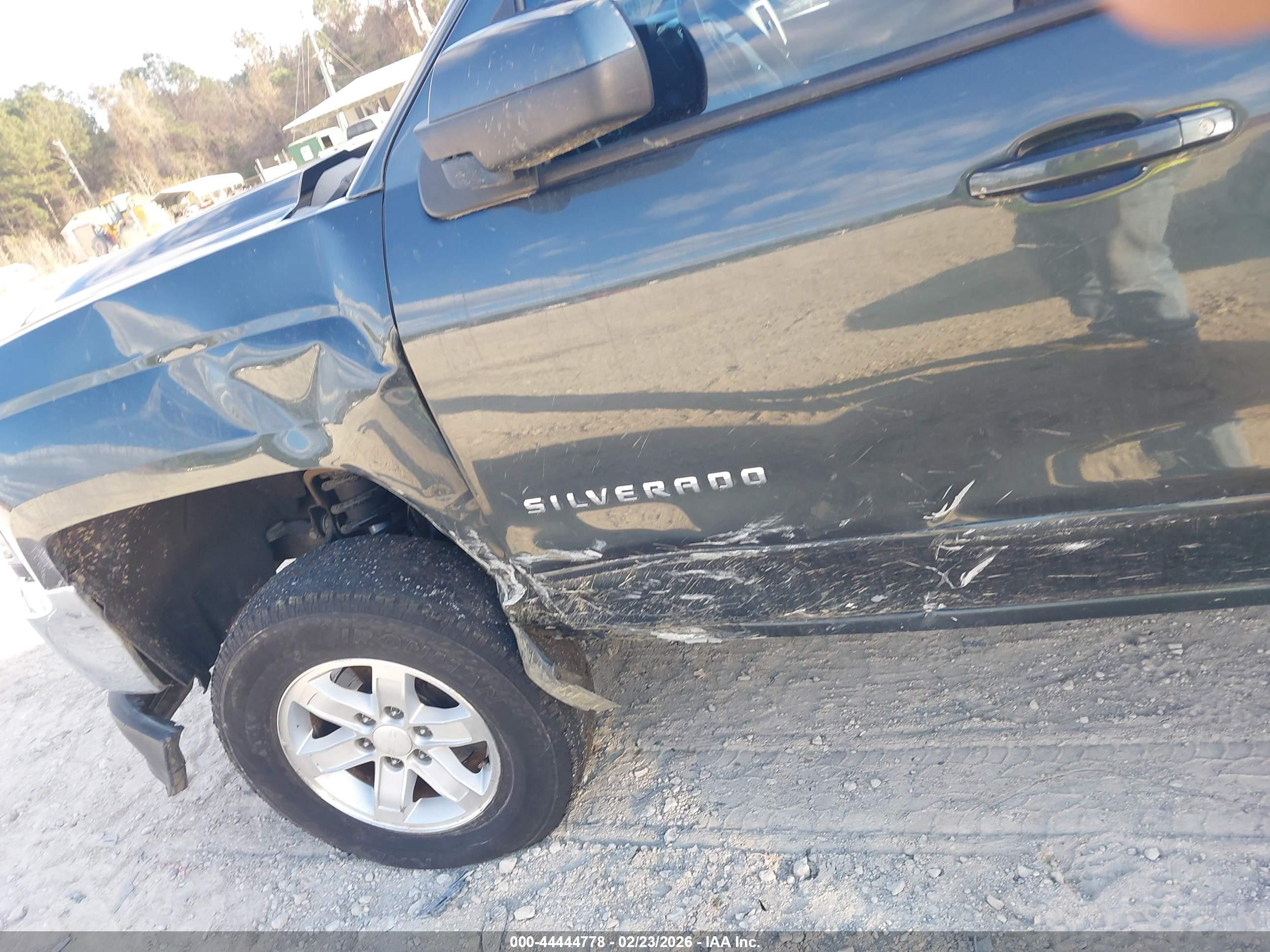 CHEVROLET SILVERADO image 6
