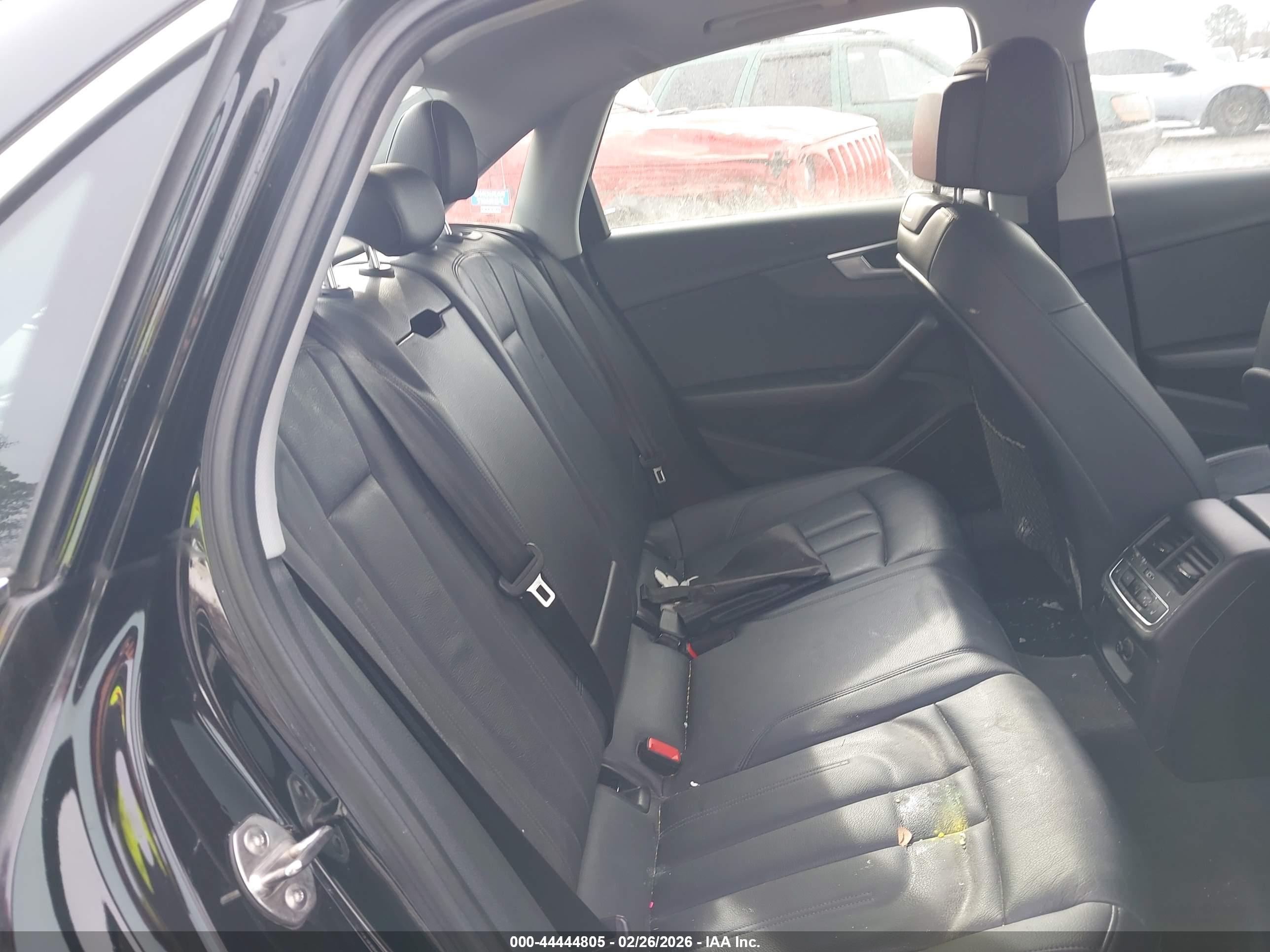 AUDI A4 image 8