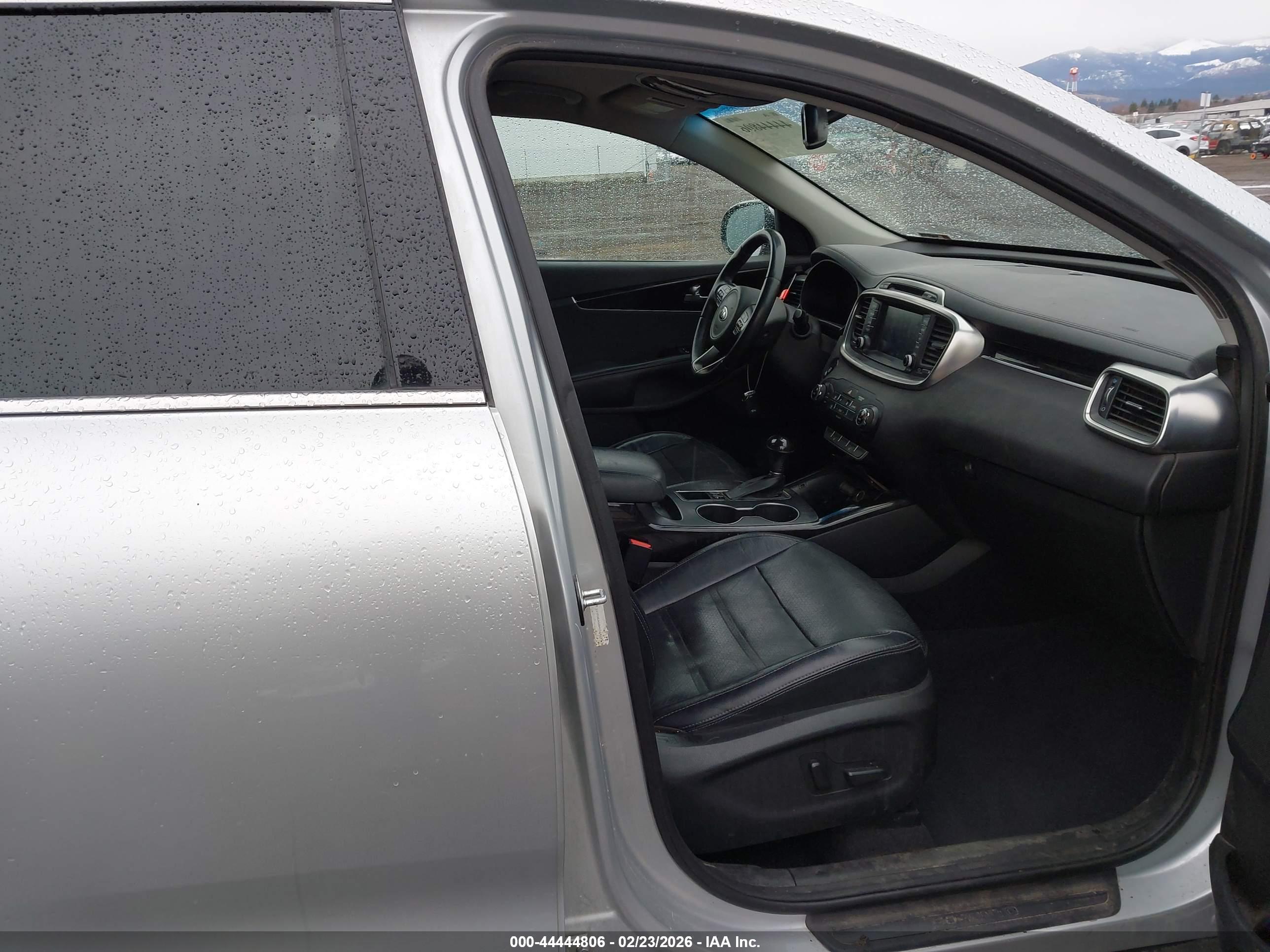 KIA SORENTO image 5