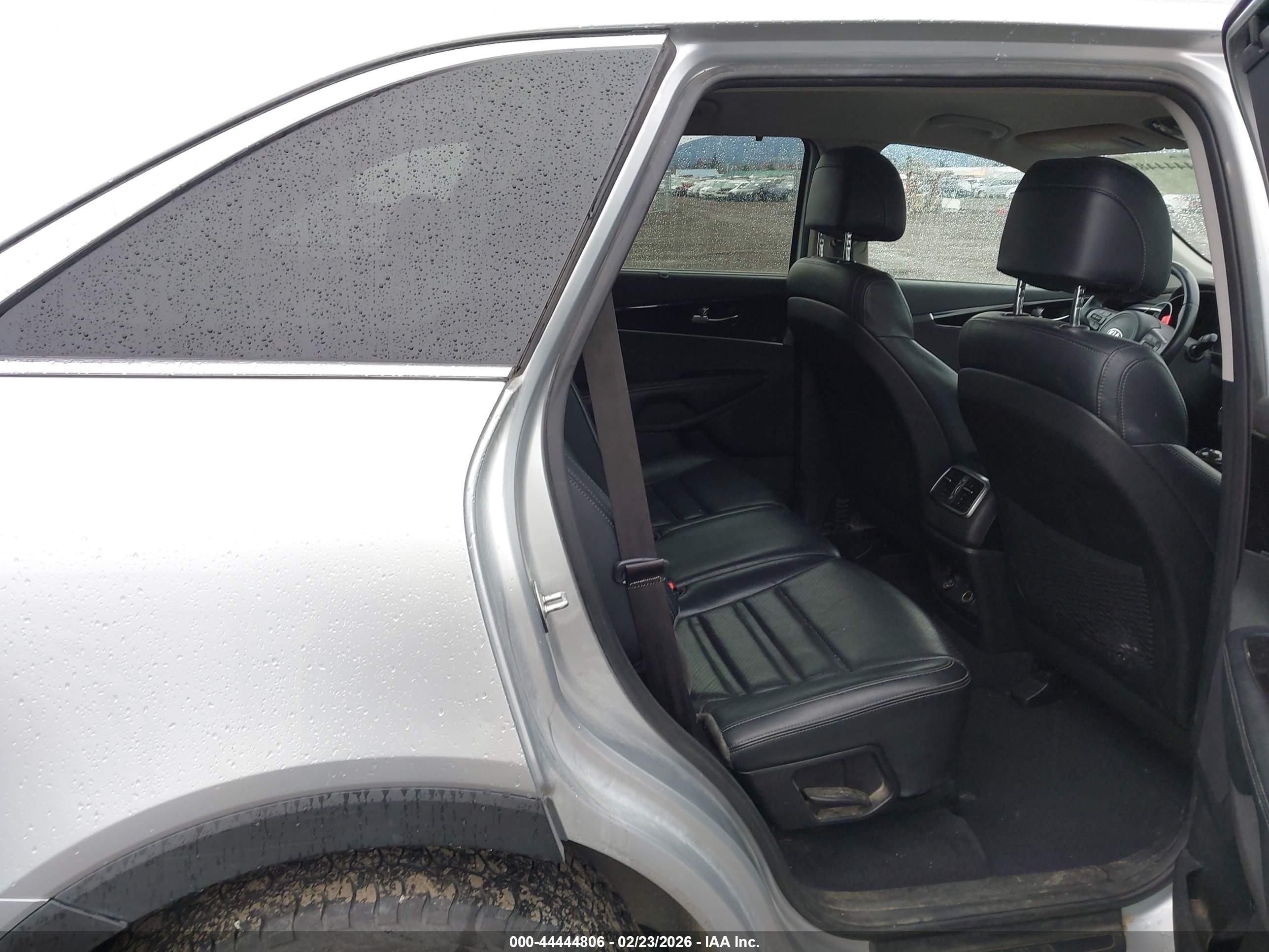 KIA SORENTO image 8